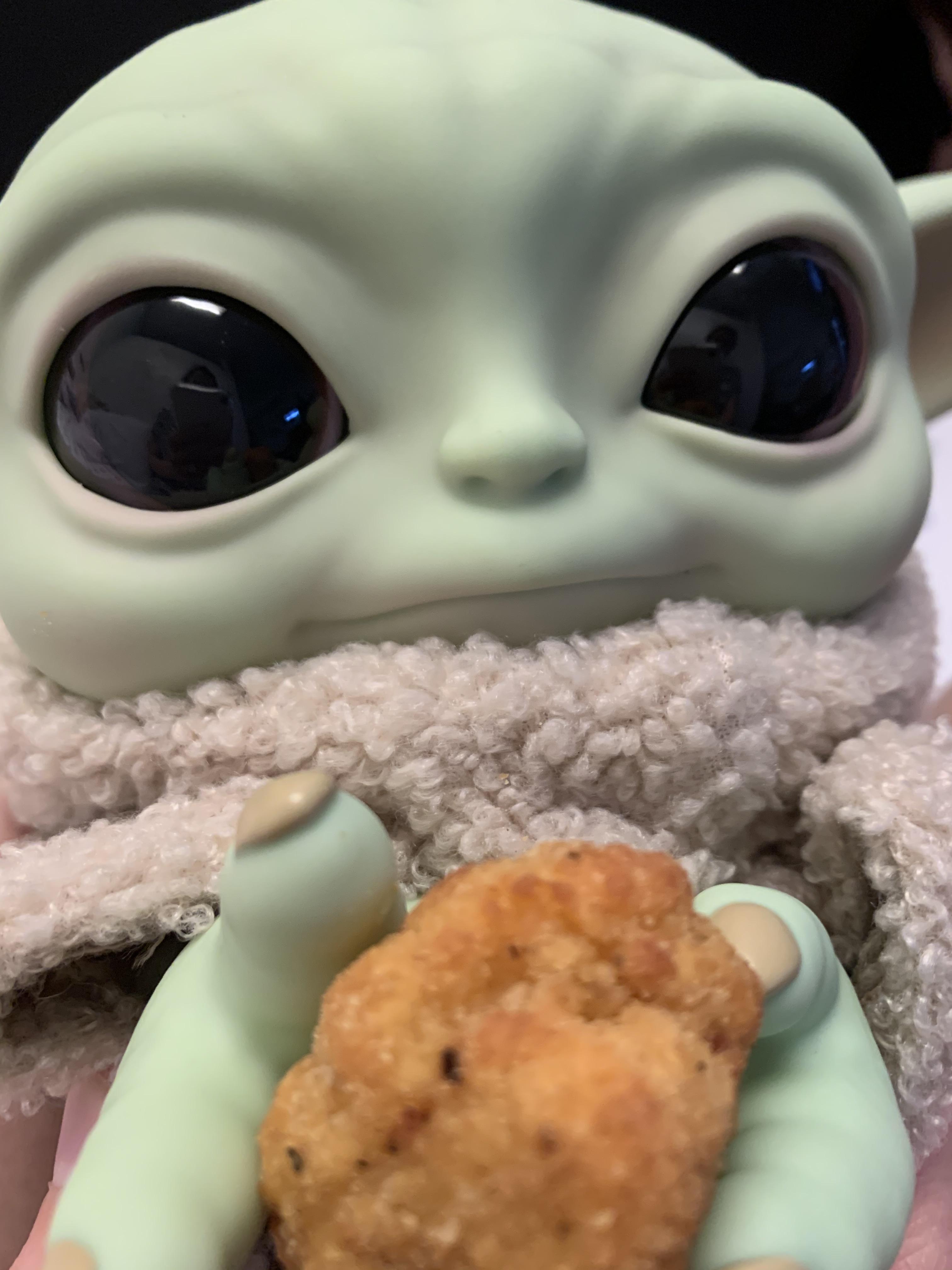 Chicky nuggie sharing is Baby Yoda caring r/BabyYoda