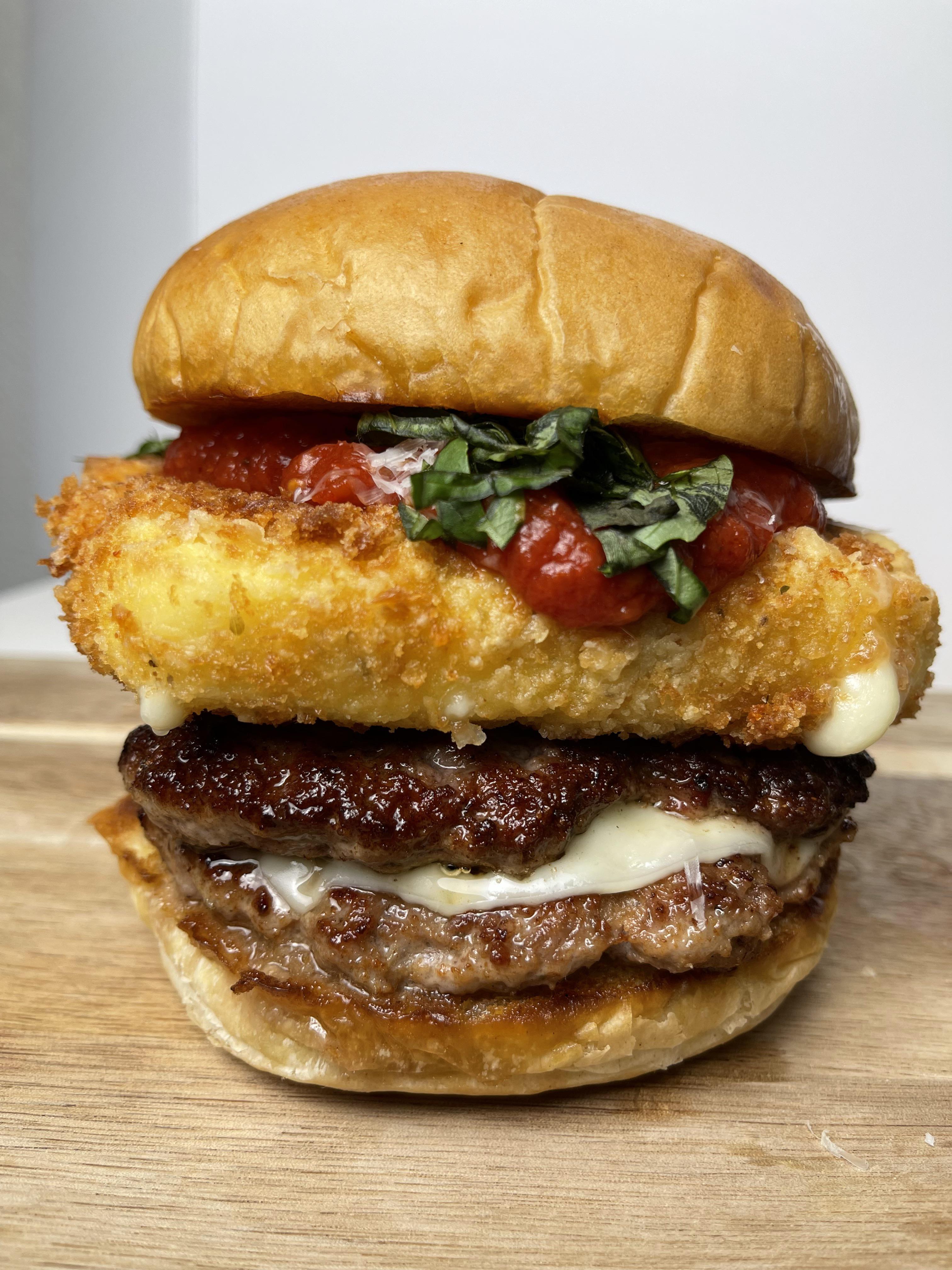 Meatball burger with fried mozz, marinara, & basil r/FoodPorn