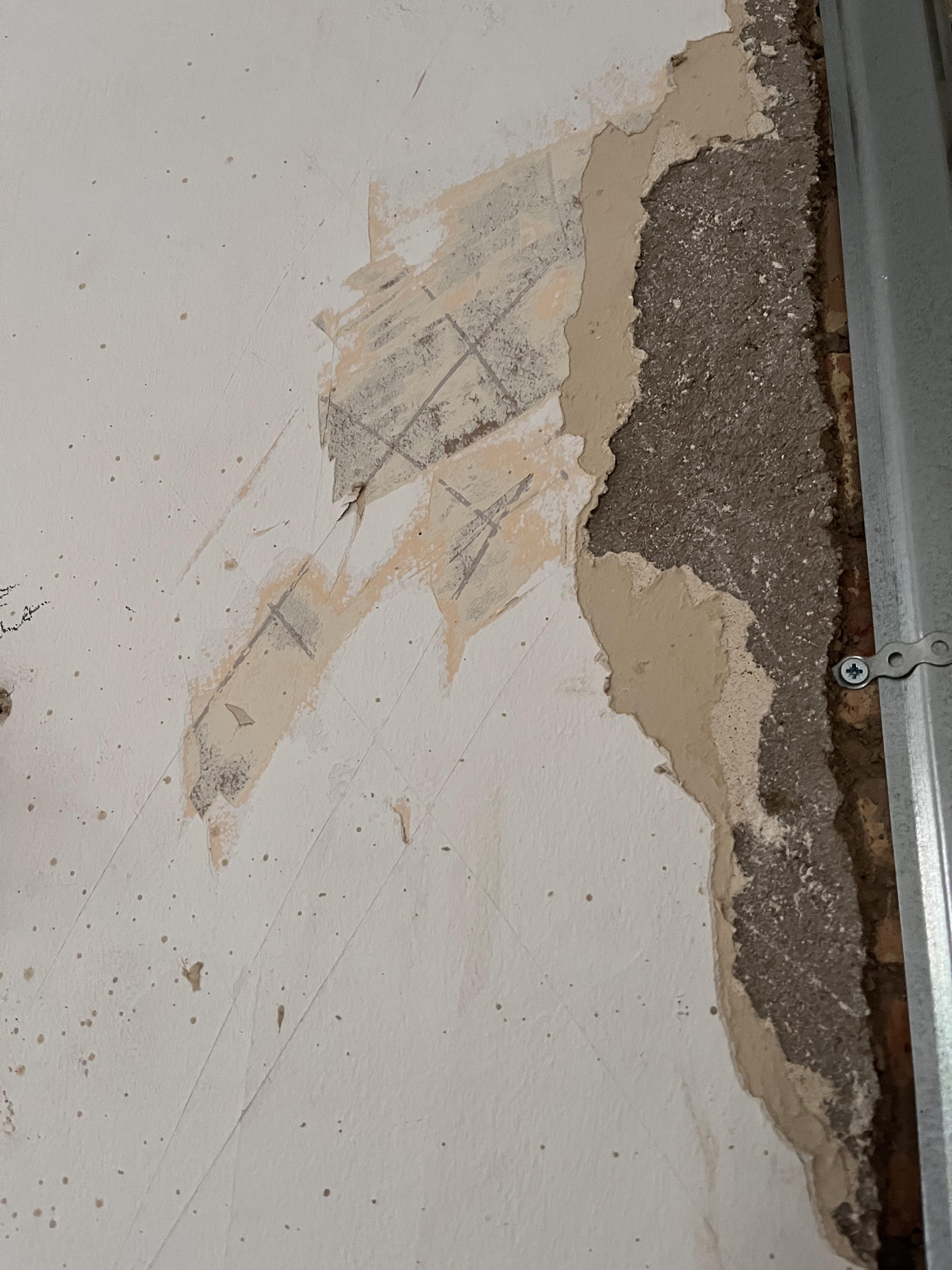 How to remove the most stubborn wallpaper? r/DIYUK