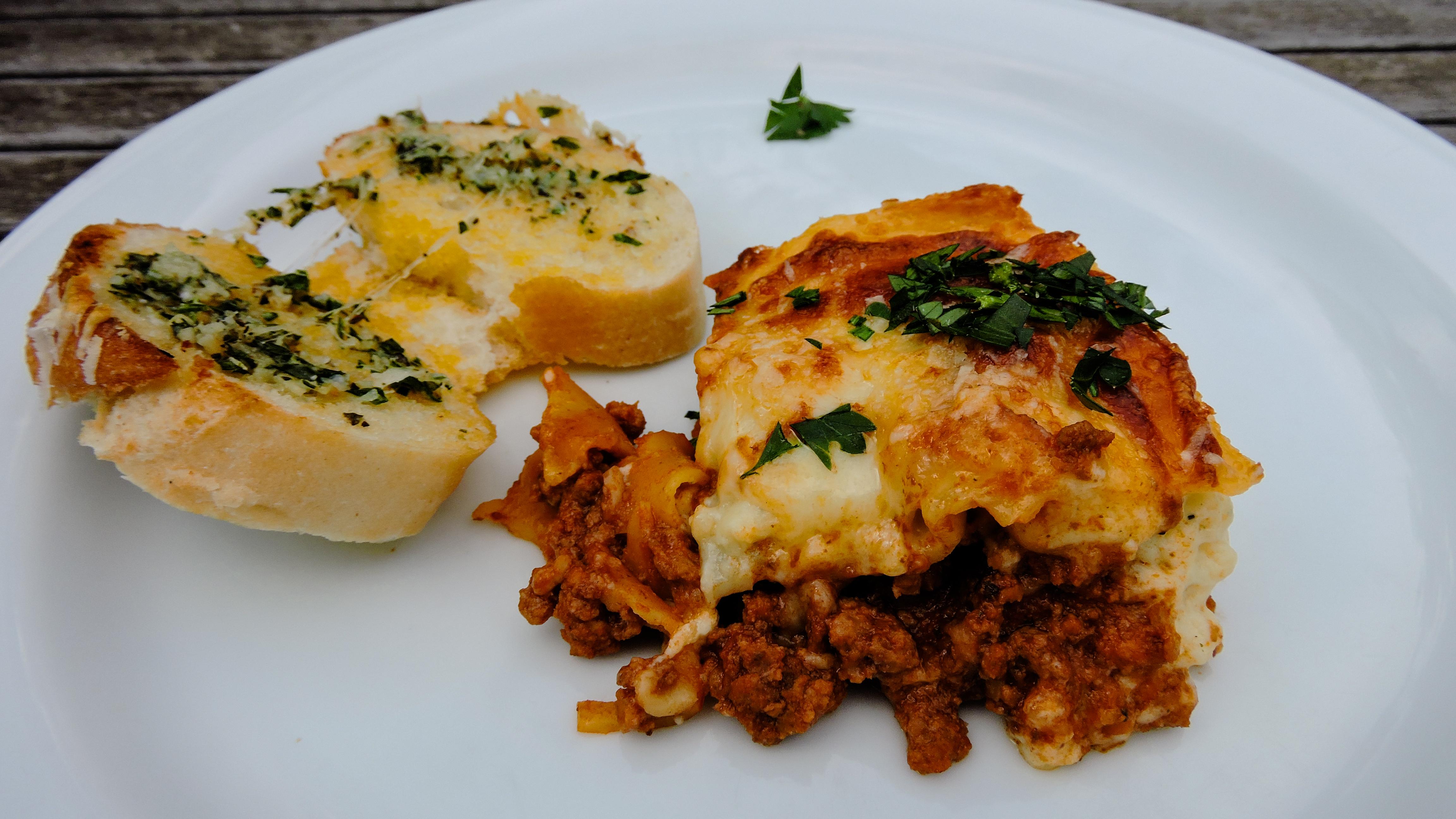 [I ATE] Beef lasagna with homemade garlic and cheese bread. r/food
