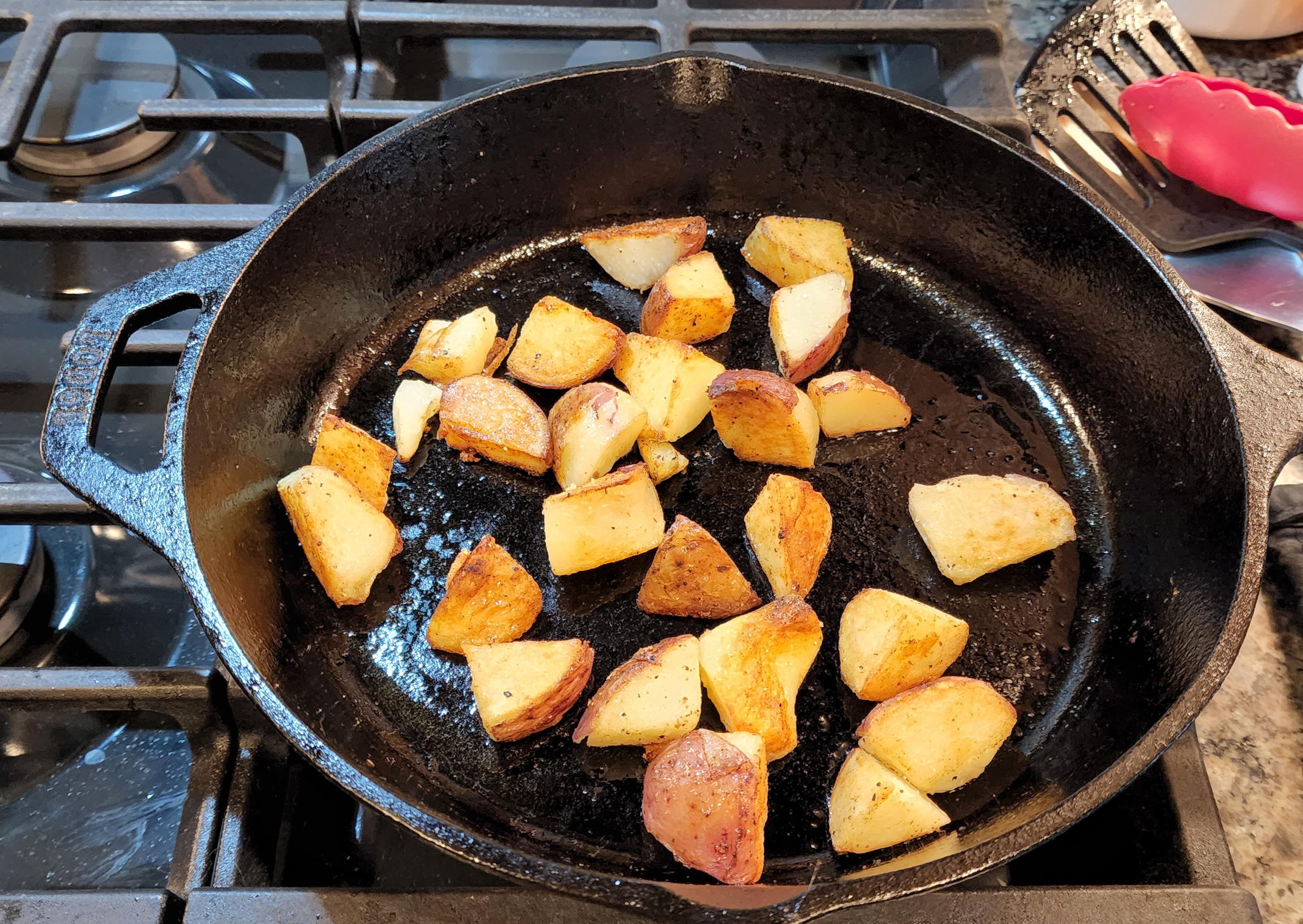 Frying up leftover boiled red potatoes r/castiron