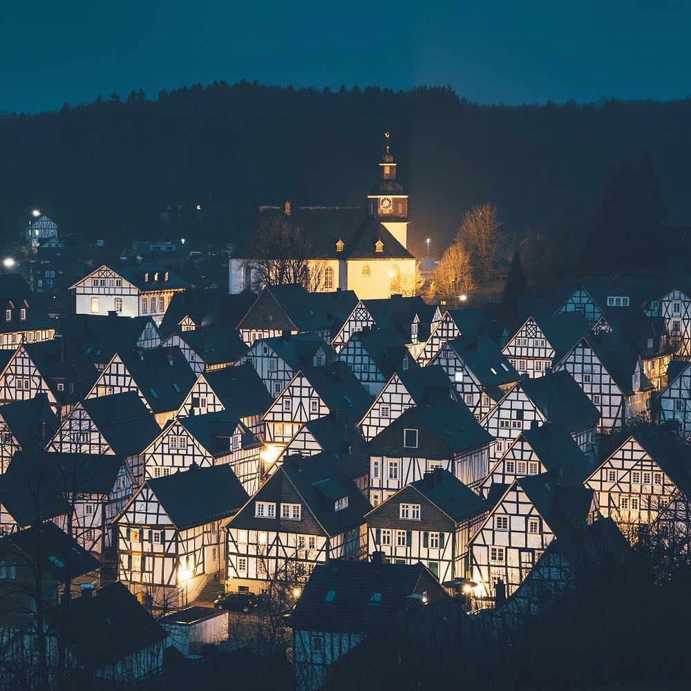 These identical houses in North RhineWestphalia, Germany r/CozyPlaces