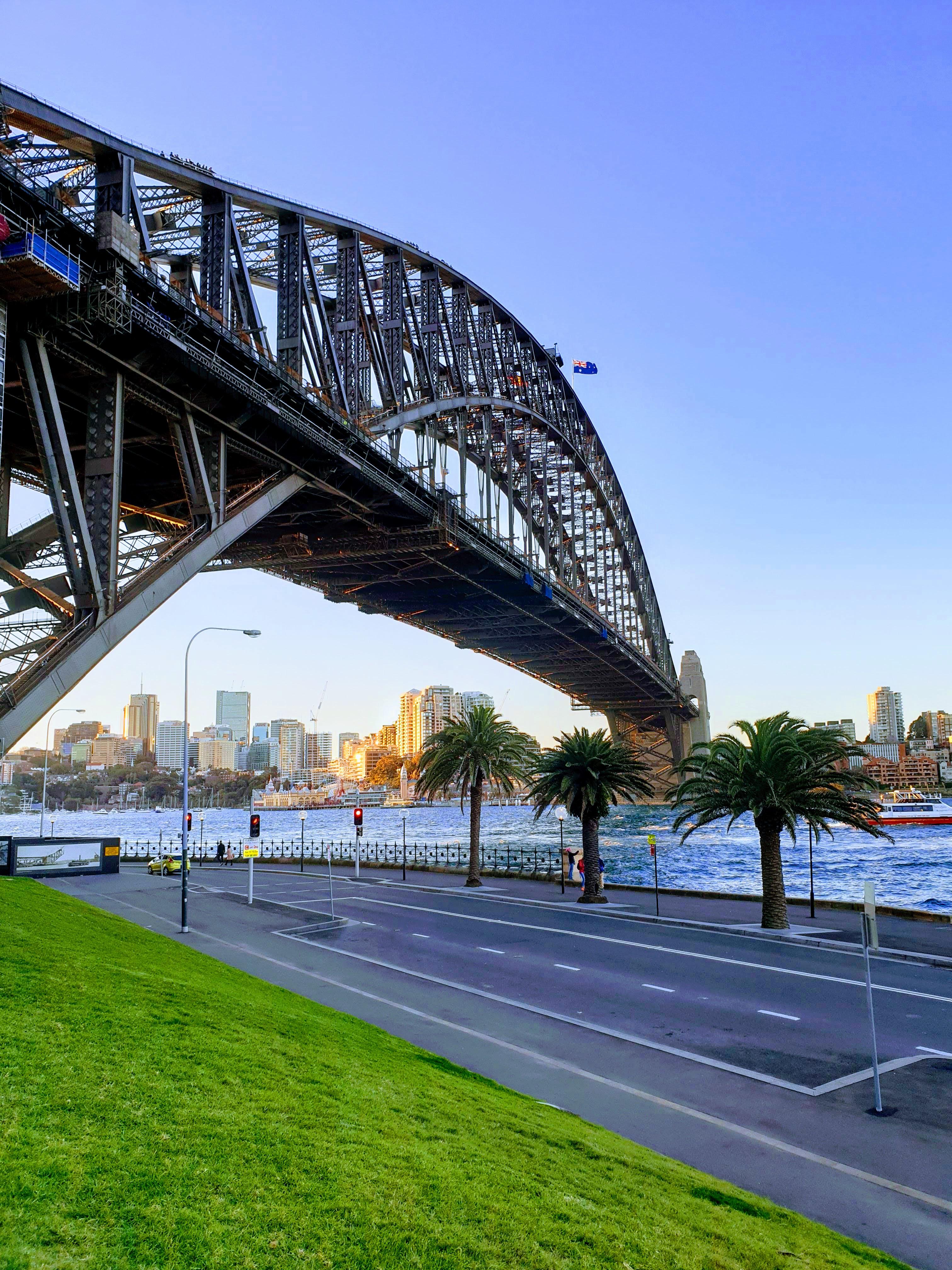 Harbour bridge. Clean skies and empty roads! r/sydney