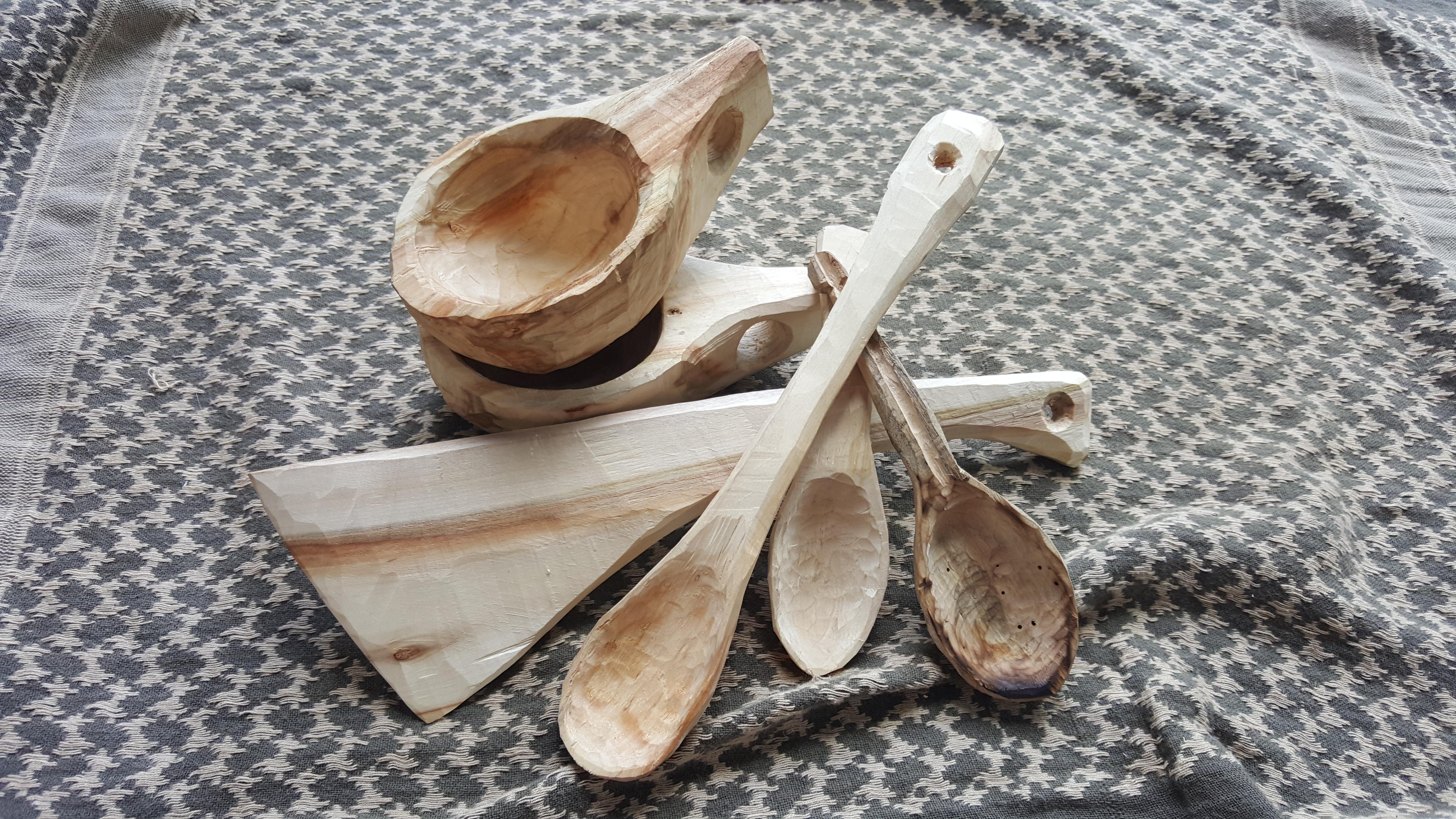 Stepping up my carving game r/Bushcraft