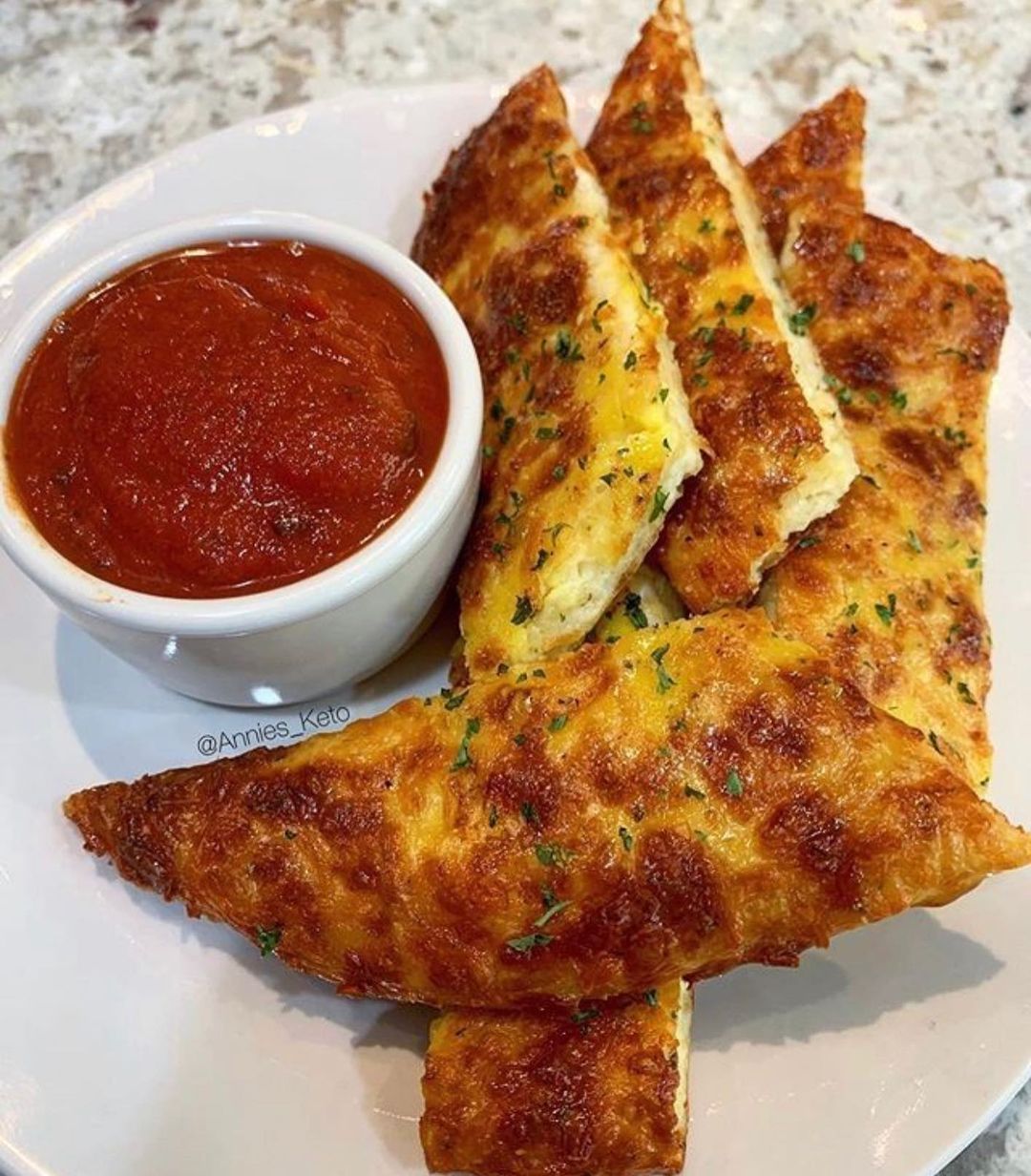 Keto Italian Cheesy Buttered Breadsticks🧈🥖 r/KetoMeals