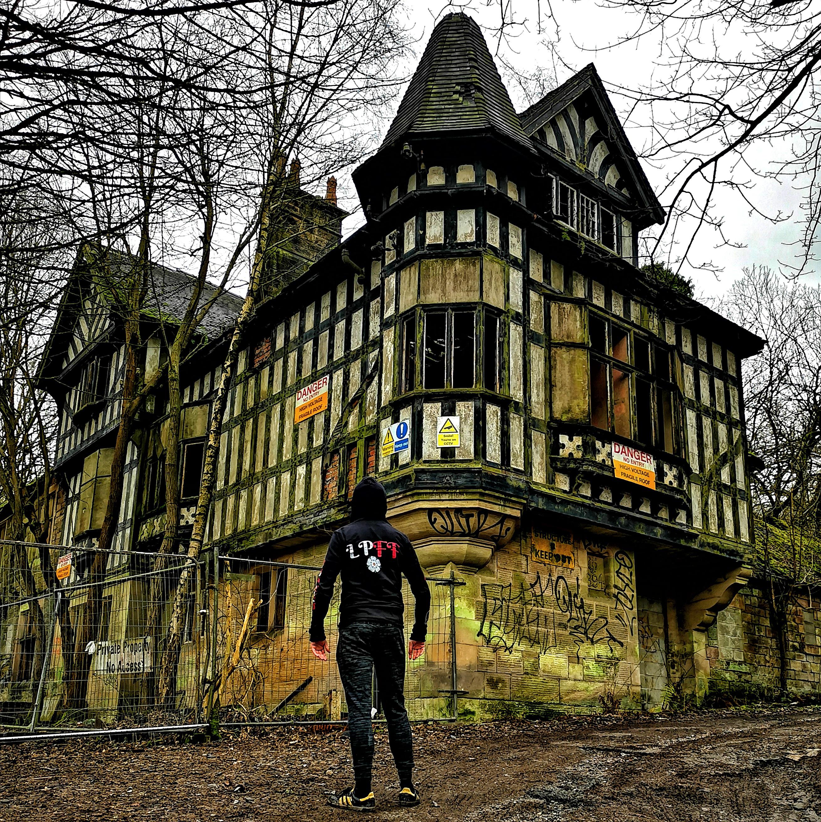 Abandoned 1700s neoJacobean Mansion hidden in the English Woods r
