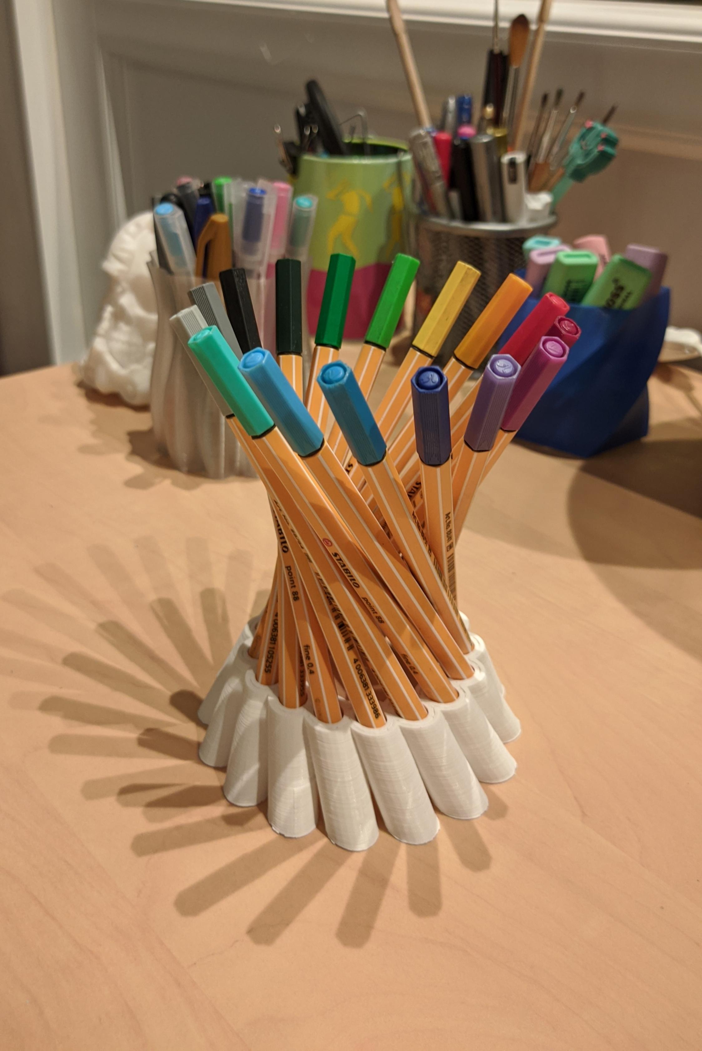 3d printed hyperbolic pen holder r/pens