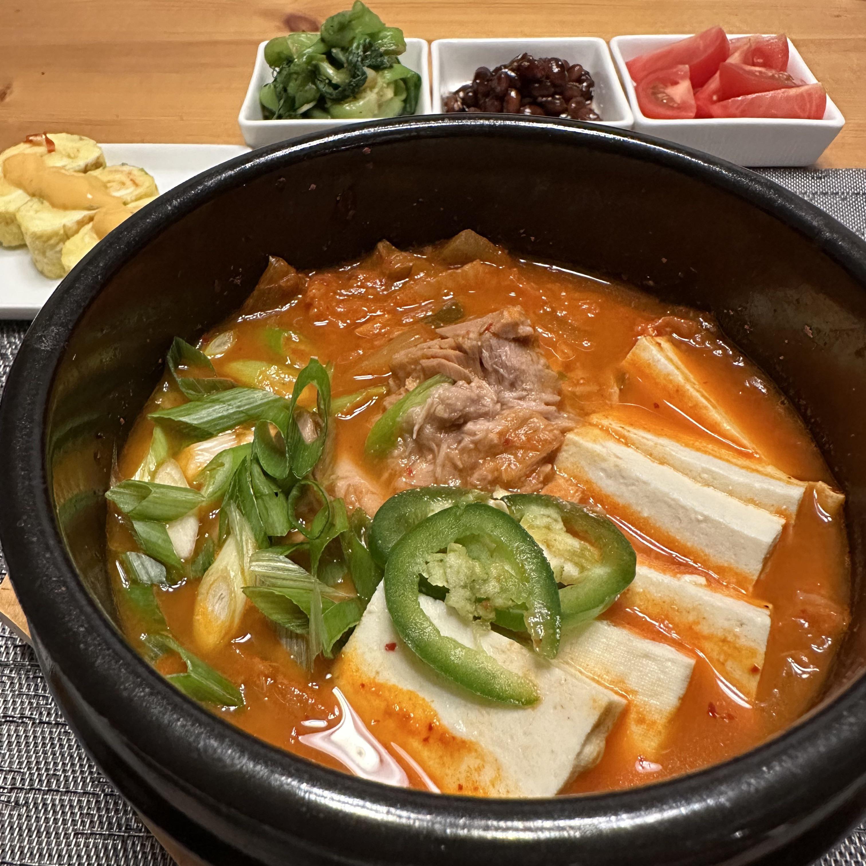 Tuna kimchi jjigae for a rainy evening r/KoreanFood