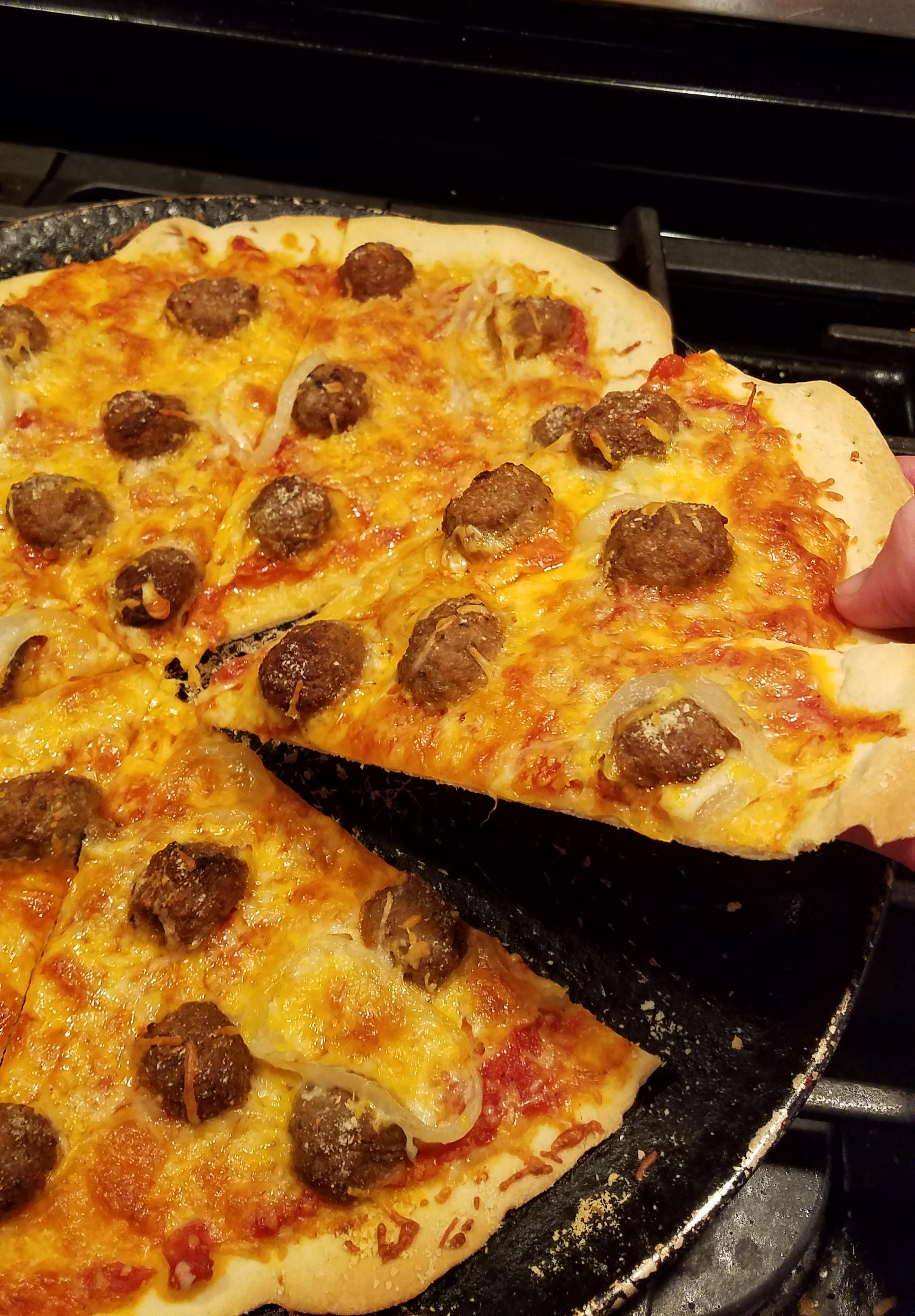 [Homemade] Meatball and Onion Thin Crust Pizza r/food