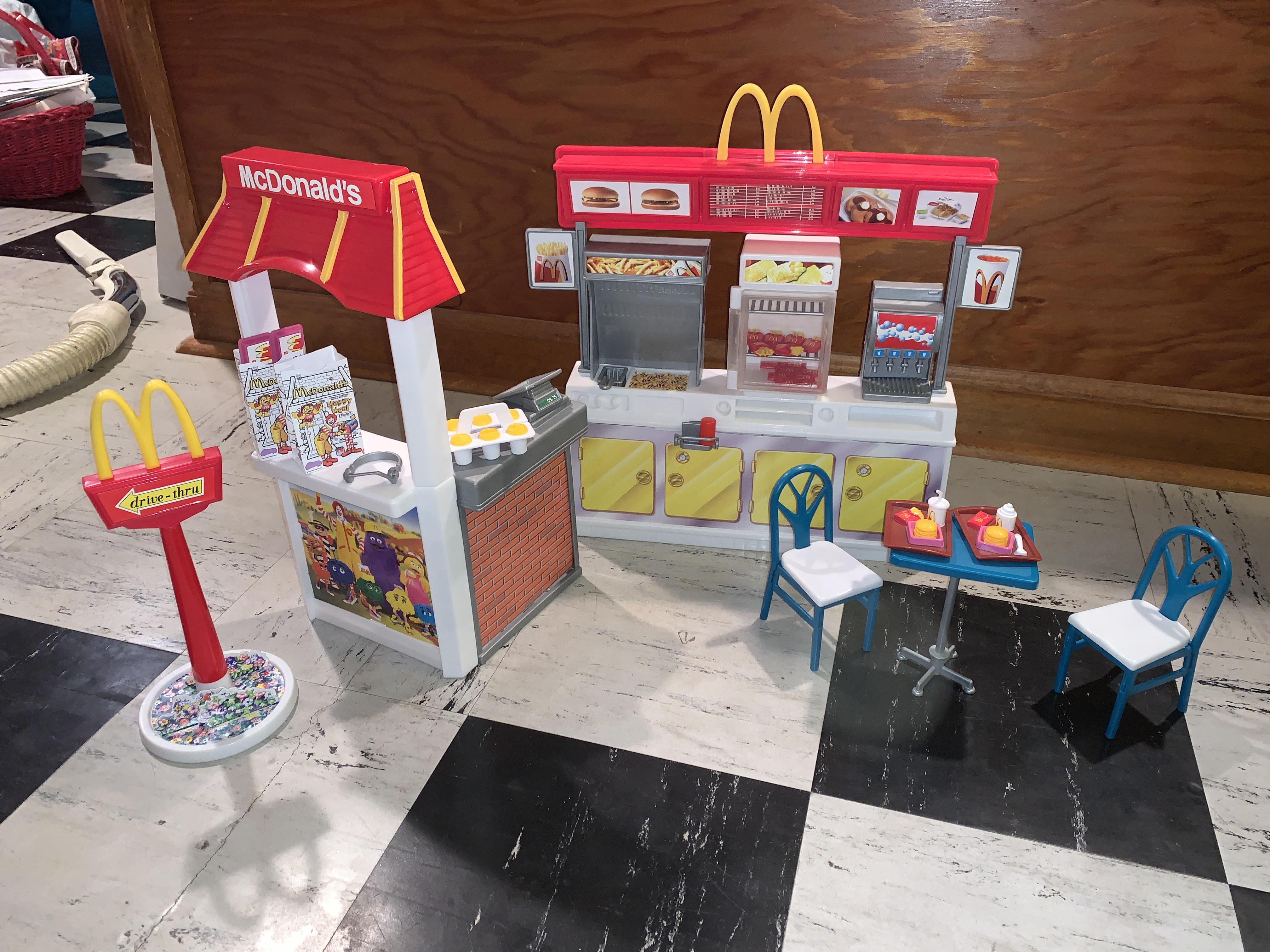 Just found this cool Barbie McDonald’s Fun Time Restaurant Play Set