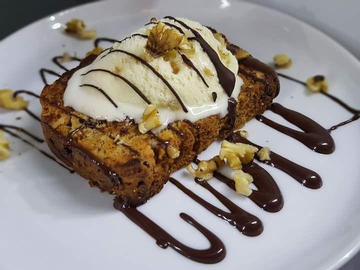 [Homemade] Banana Bread with Caramel Ice Cream r/food