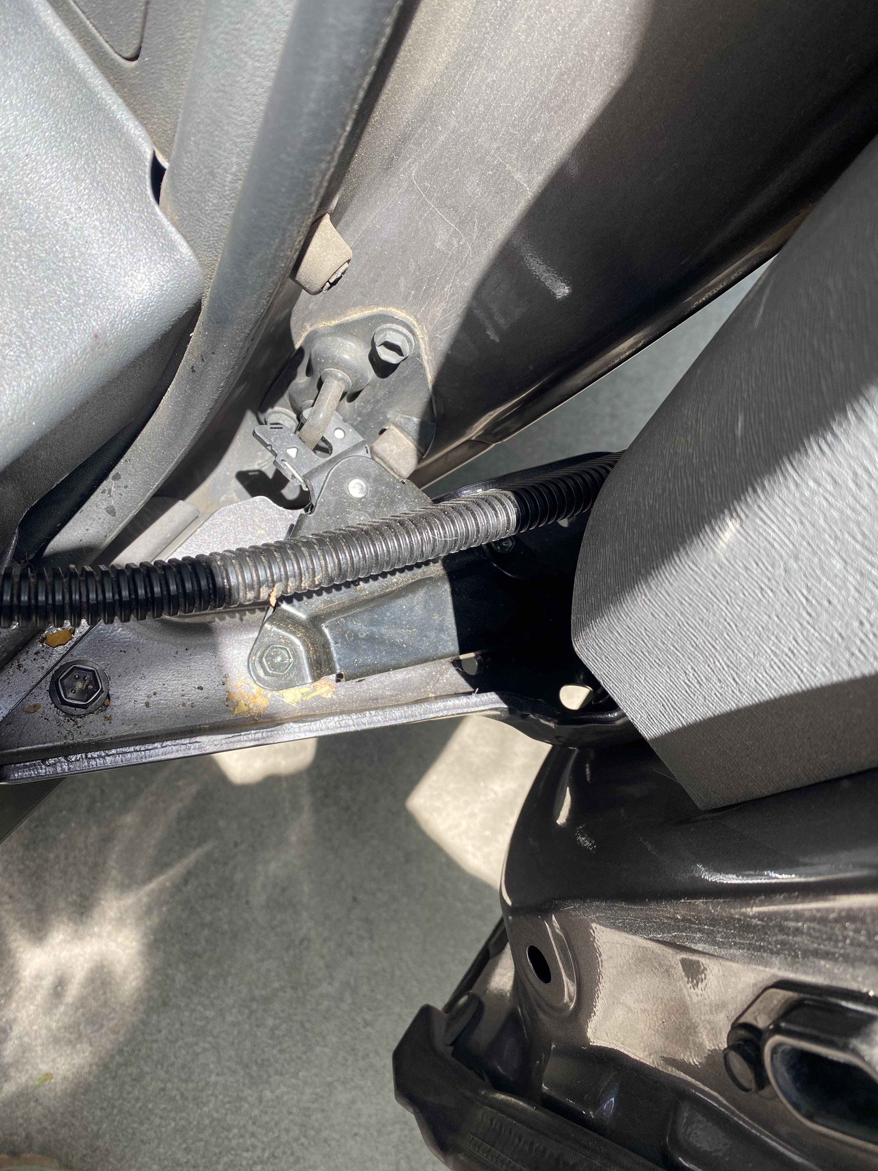 Auto door on 2015 Toyota Sienna not automatically closing and I think