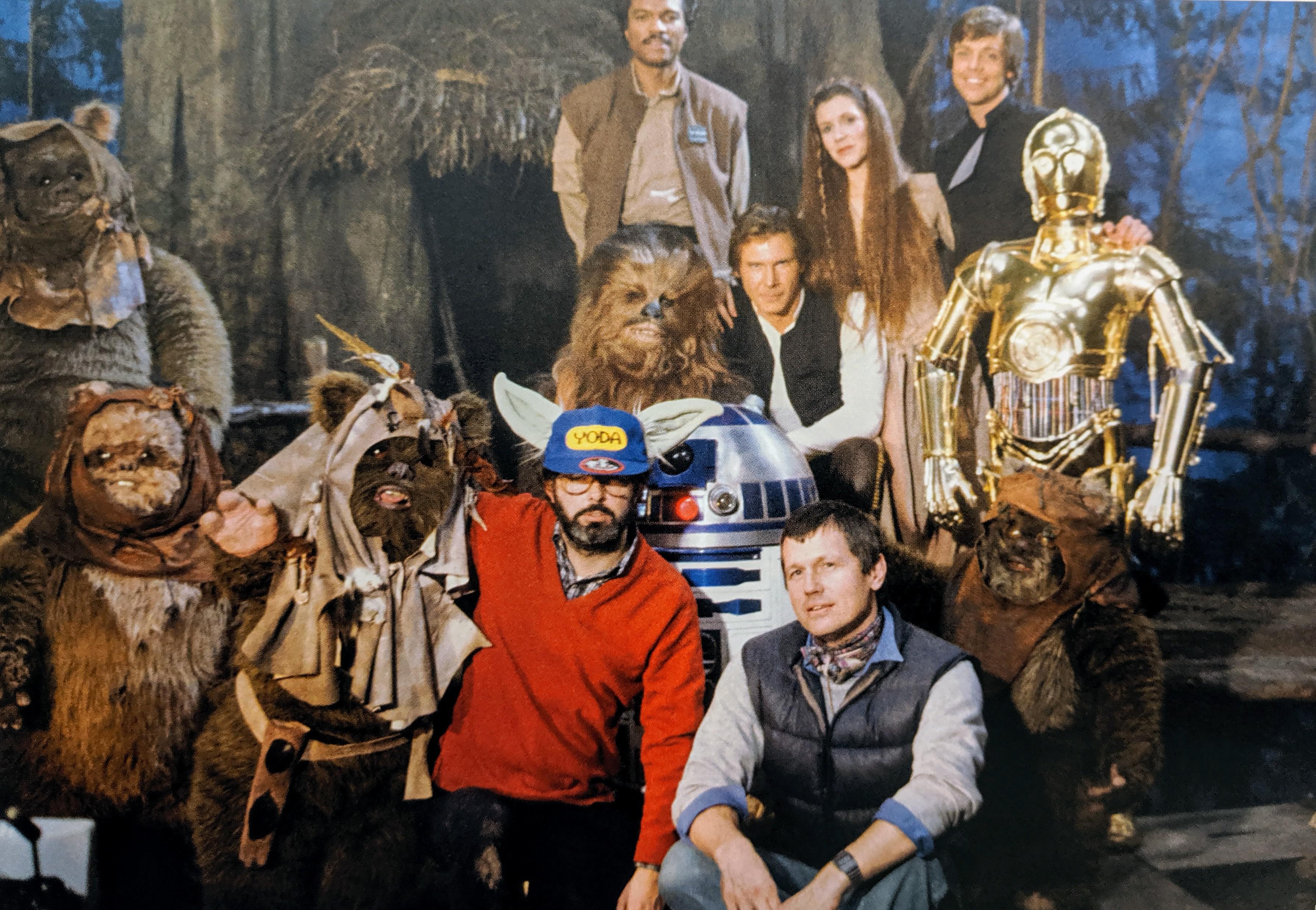 Lucas poses with the cast and RETURN OF THE JEDI director Richard Marquand at Elstree