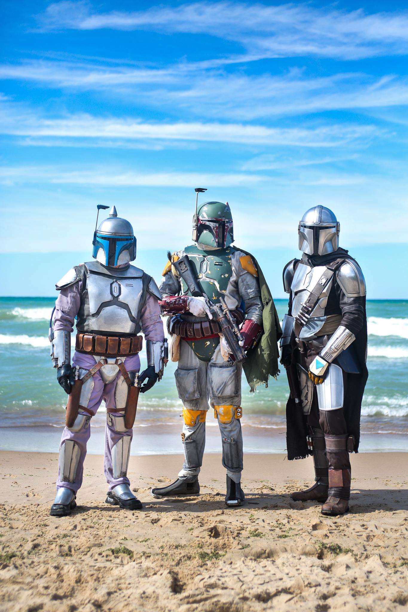 Boba Fett [self], Din Djarin and Jango Fett chillin at the beach. r