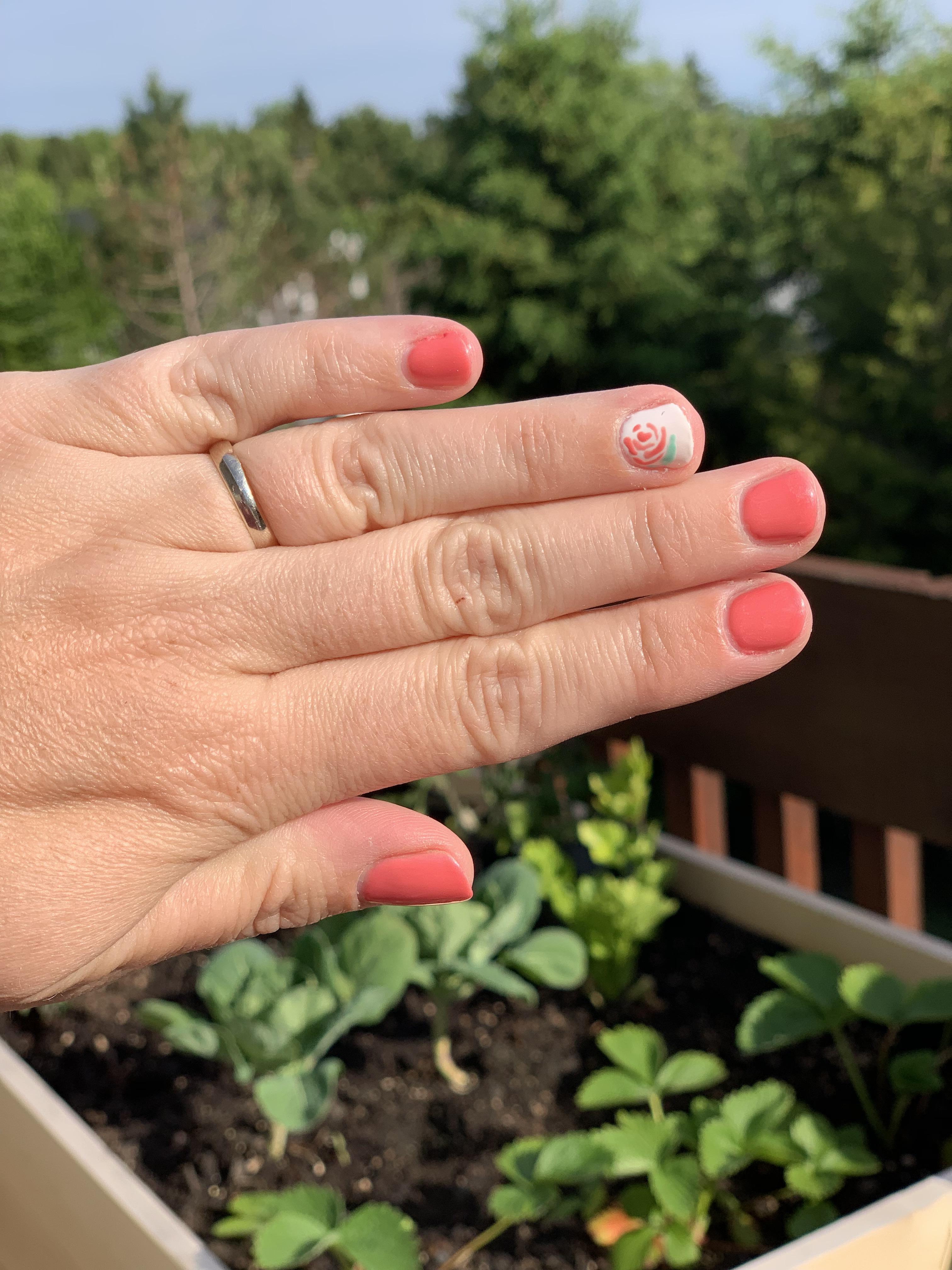 There’s no such thing as “you can’t paint short nails.” r