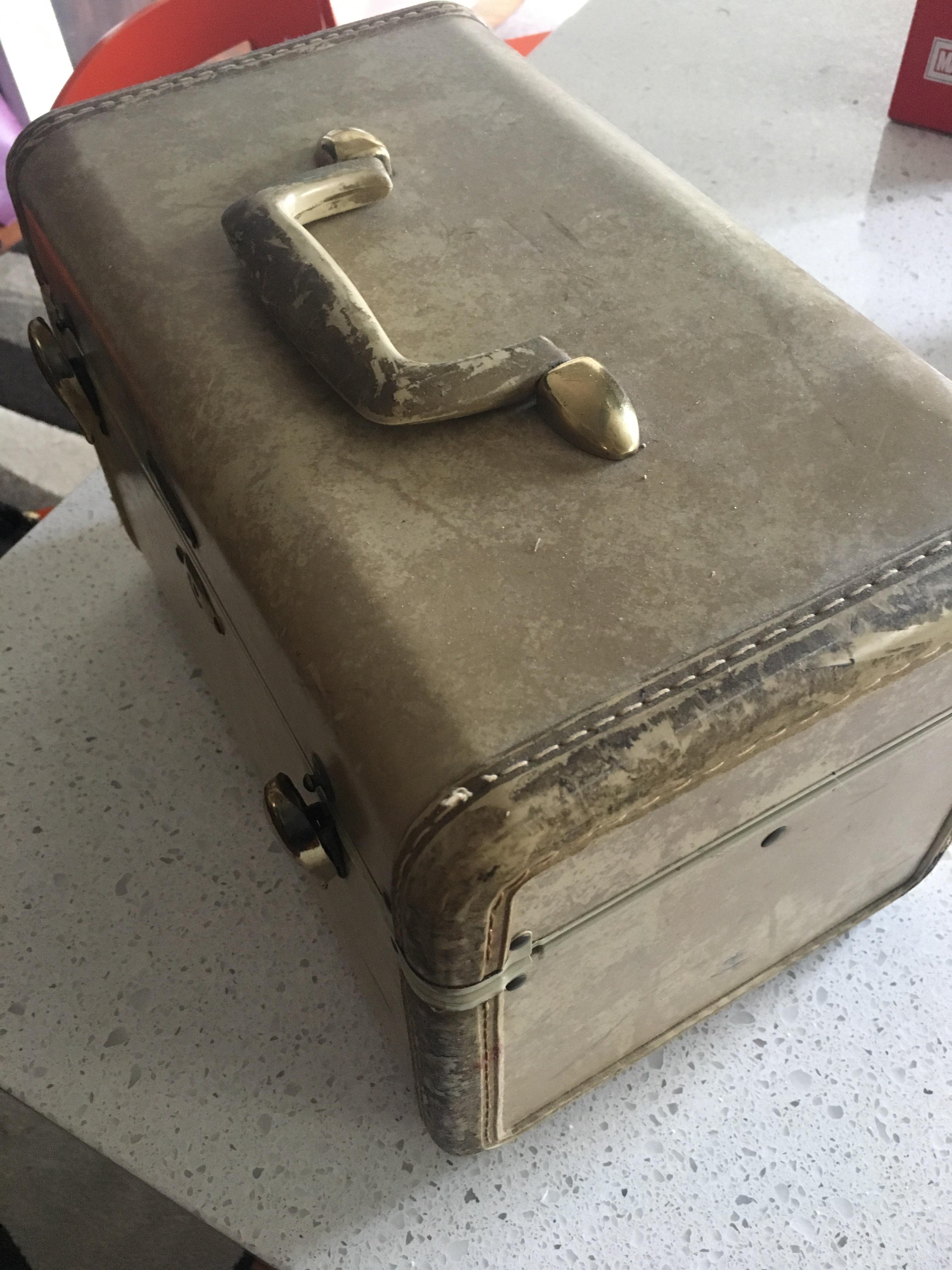 How do I clean this vintage Samsonite makeup case? I just want a safe