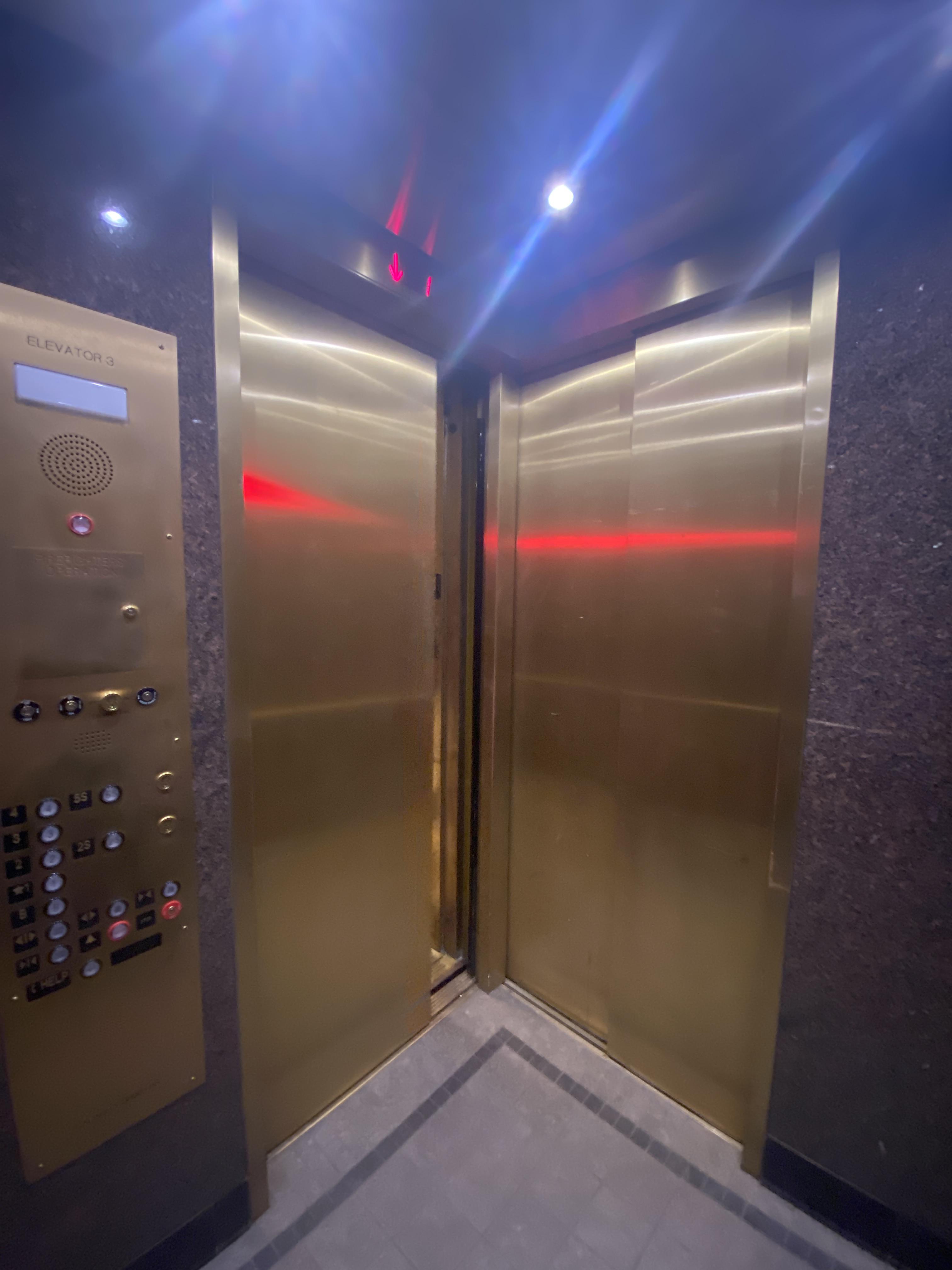 Have you ever been in an elevator with corner doors? r/mildlyinteresting