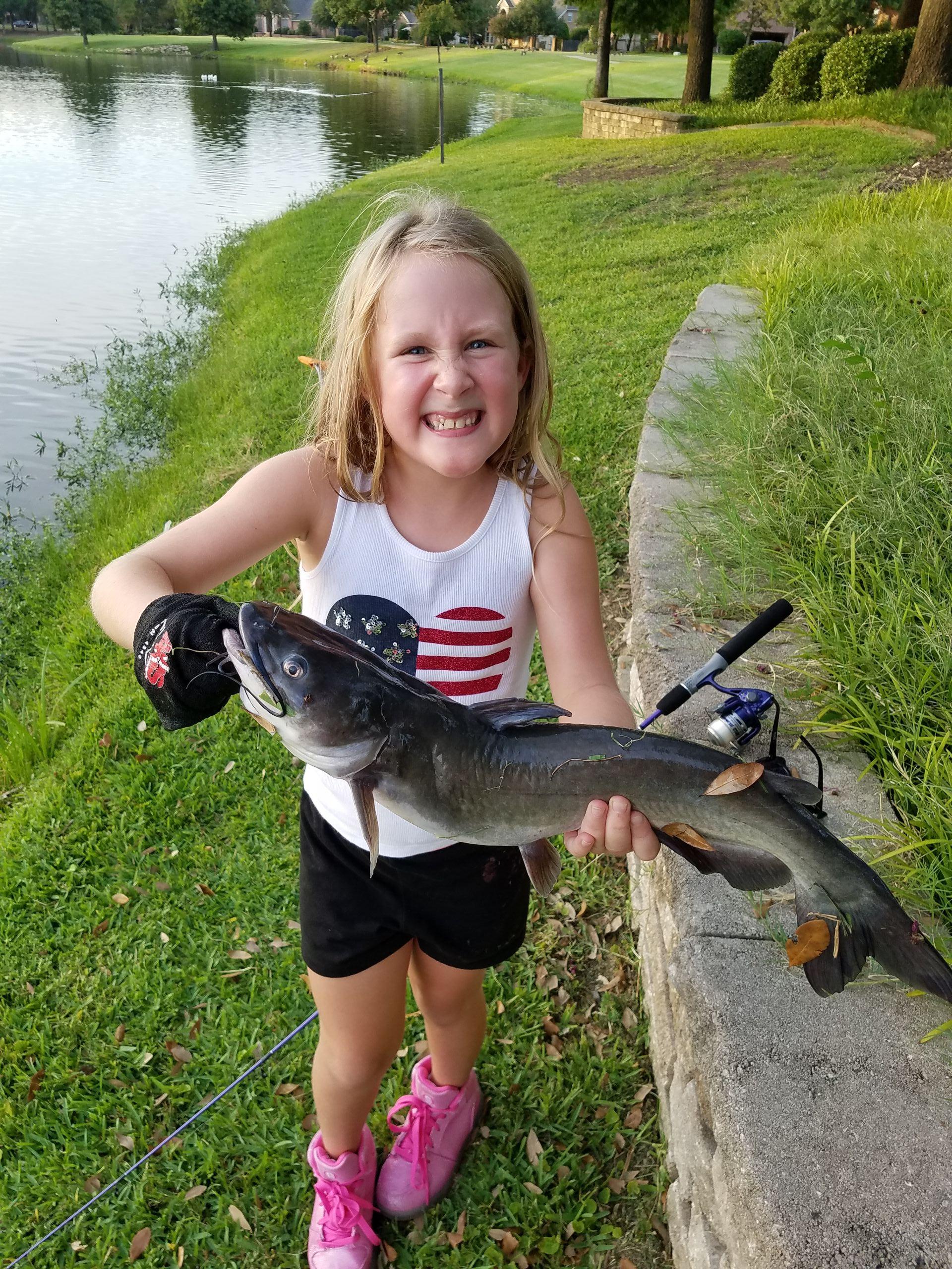 My daughter caught this beautiful catfish all by herself! r/Fishing