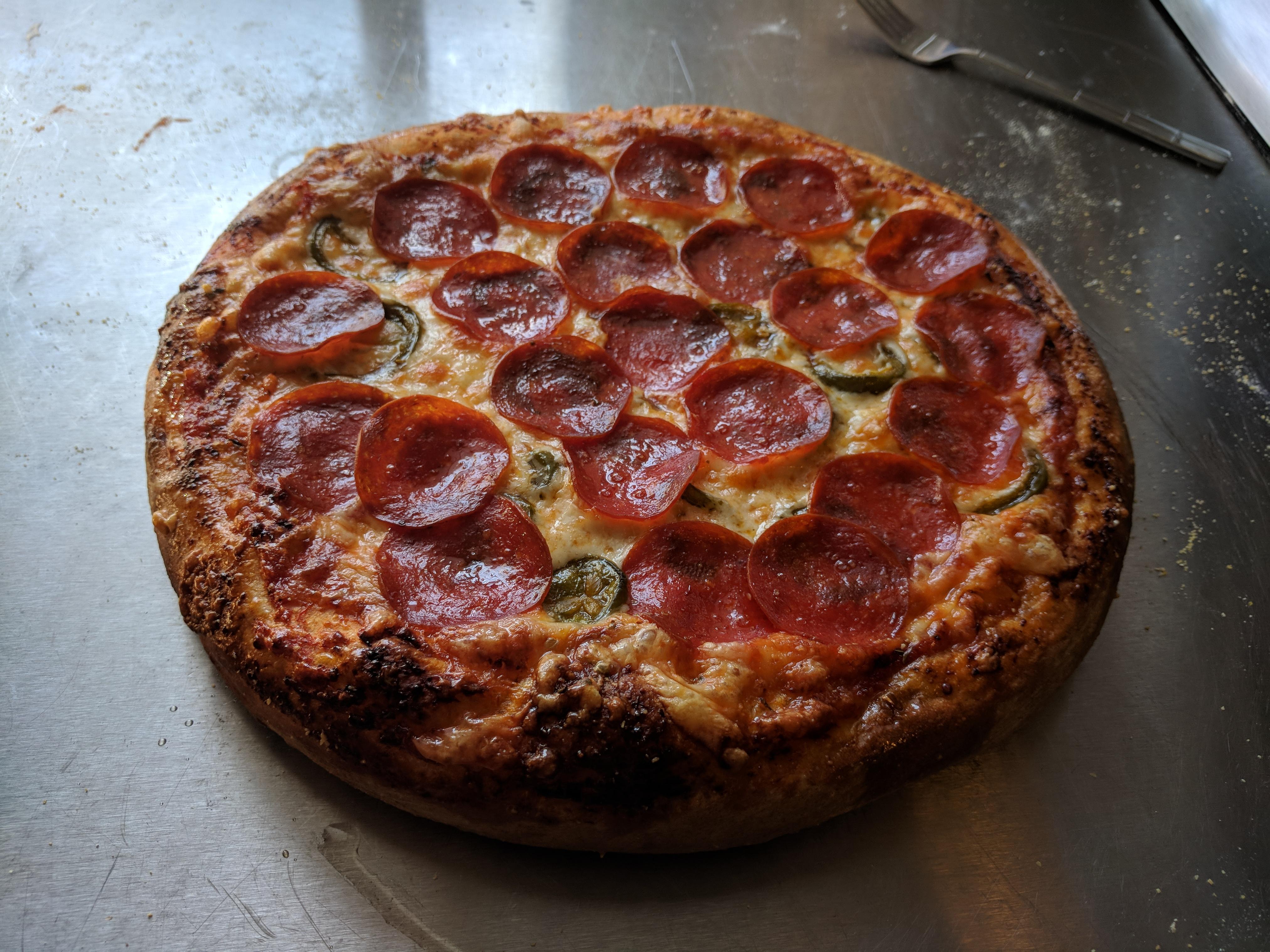 [Homemade] Pepperoni & Jalapeno Pizza w/GarlicHoney crust r/food