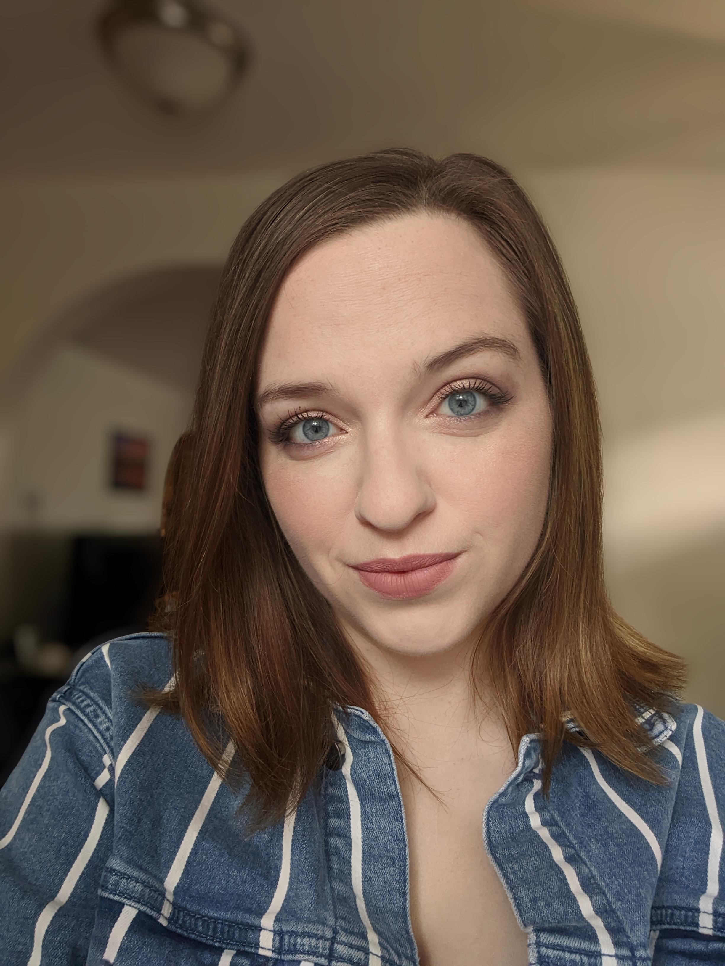 Happy Friday Eve! r/DemEyesDoe