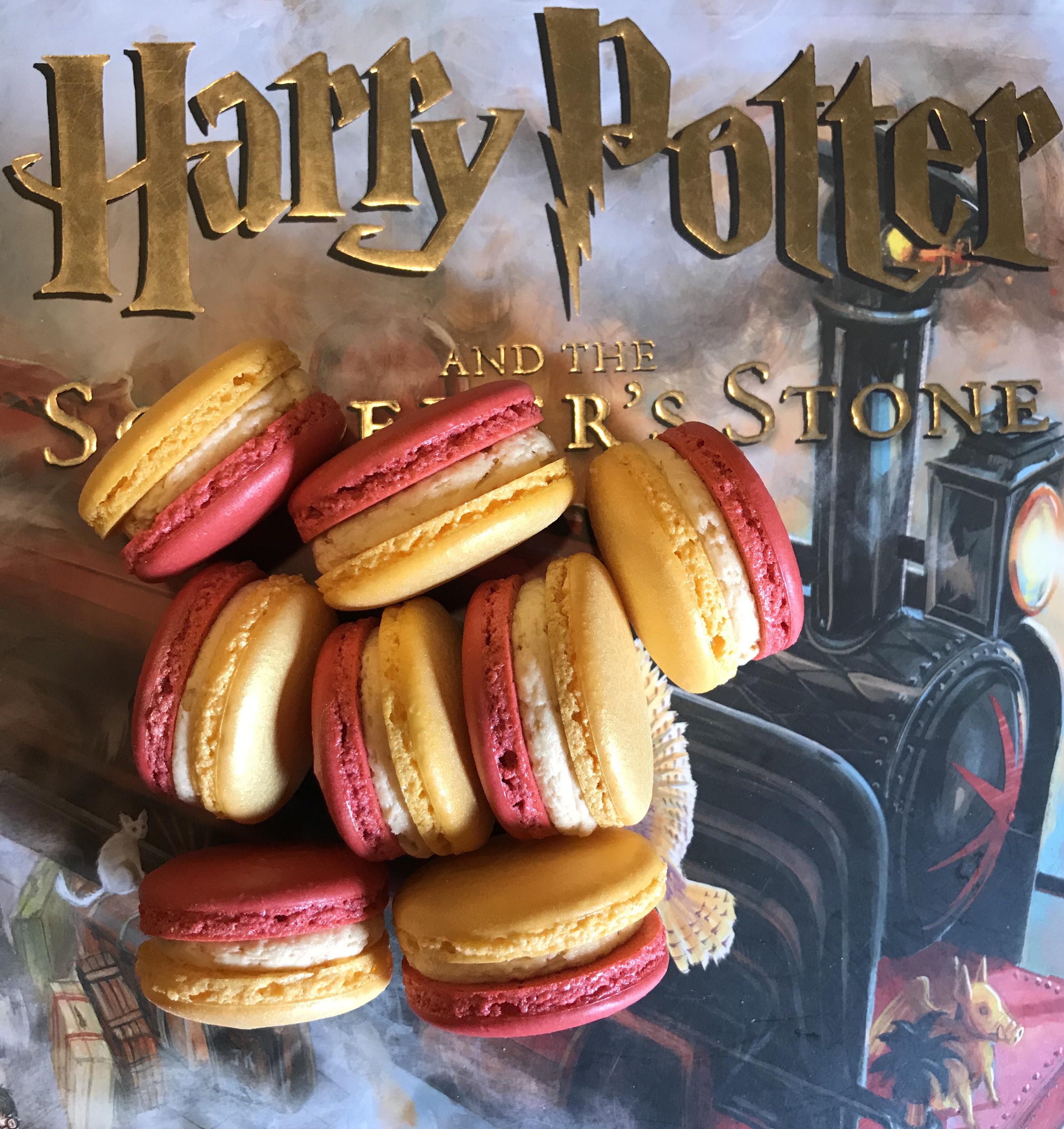 Butterbeer macarons in Gryffindor house colors r/macarons