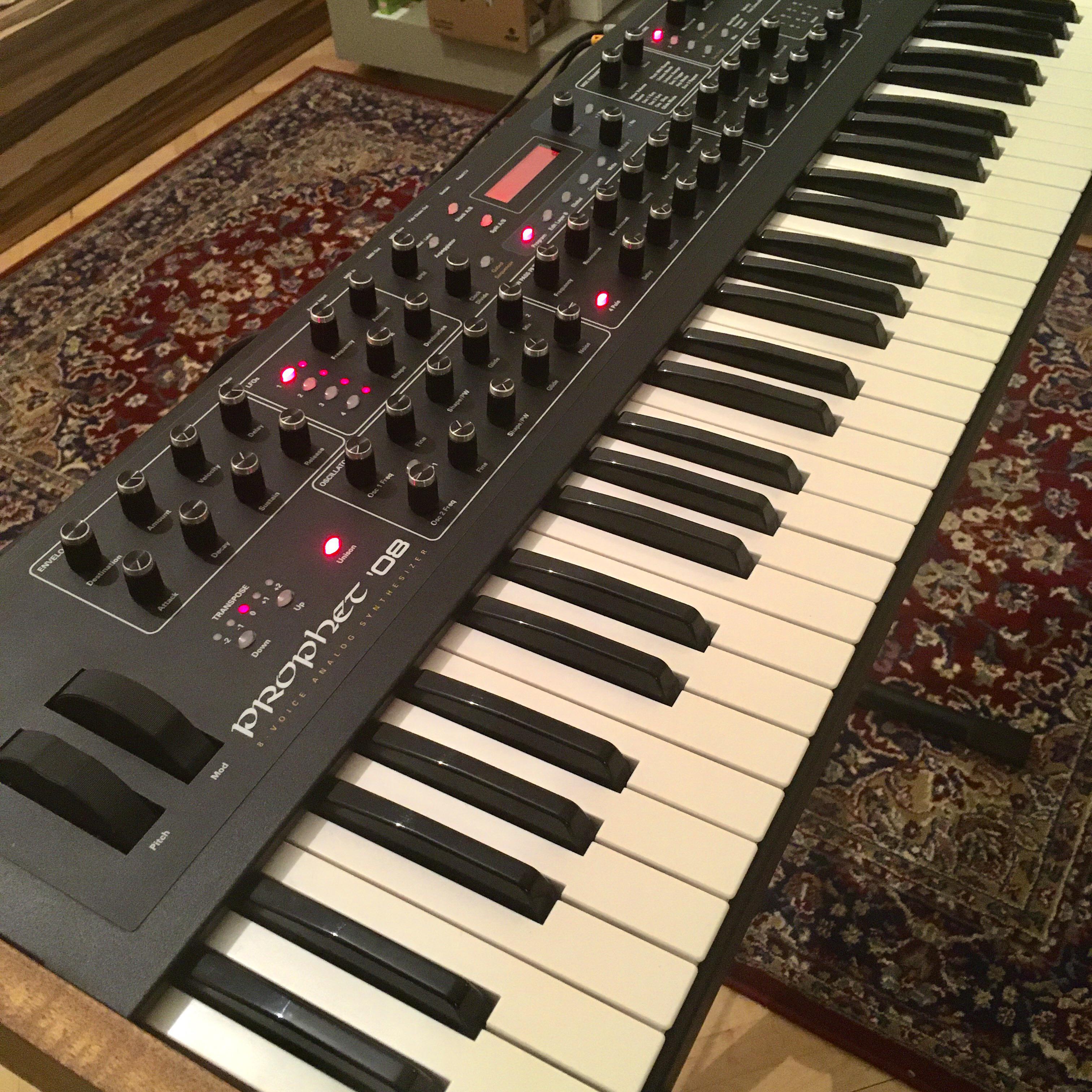 My very first polyphonic analogue synth! r/synthesizers