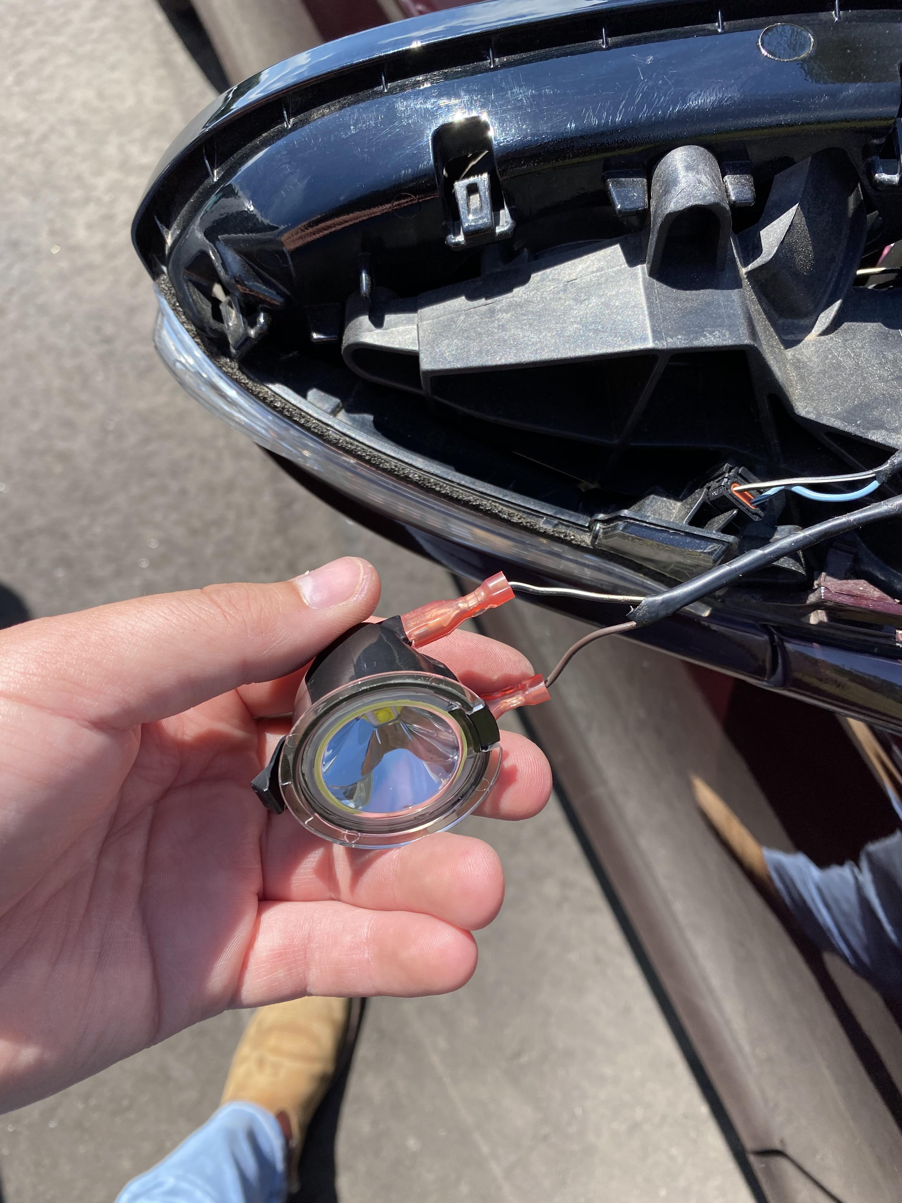 Passenger puddle light doesn’t turn on. More in comments r/MechanicAdvice