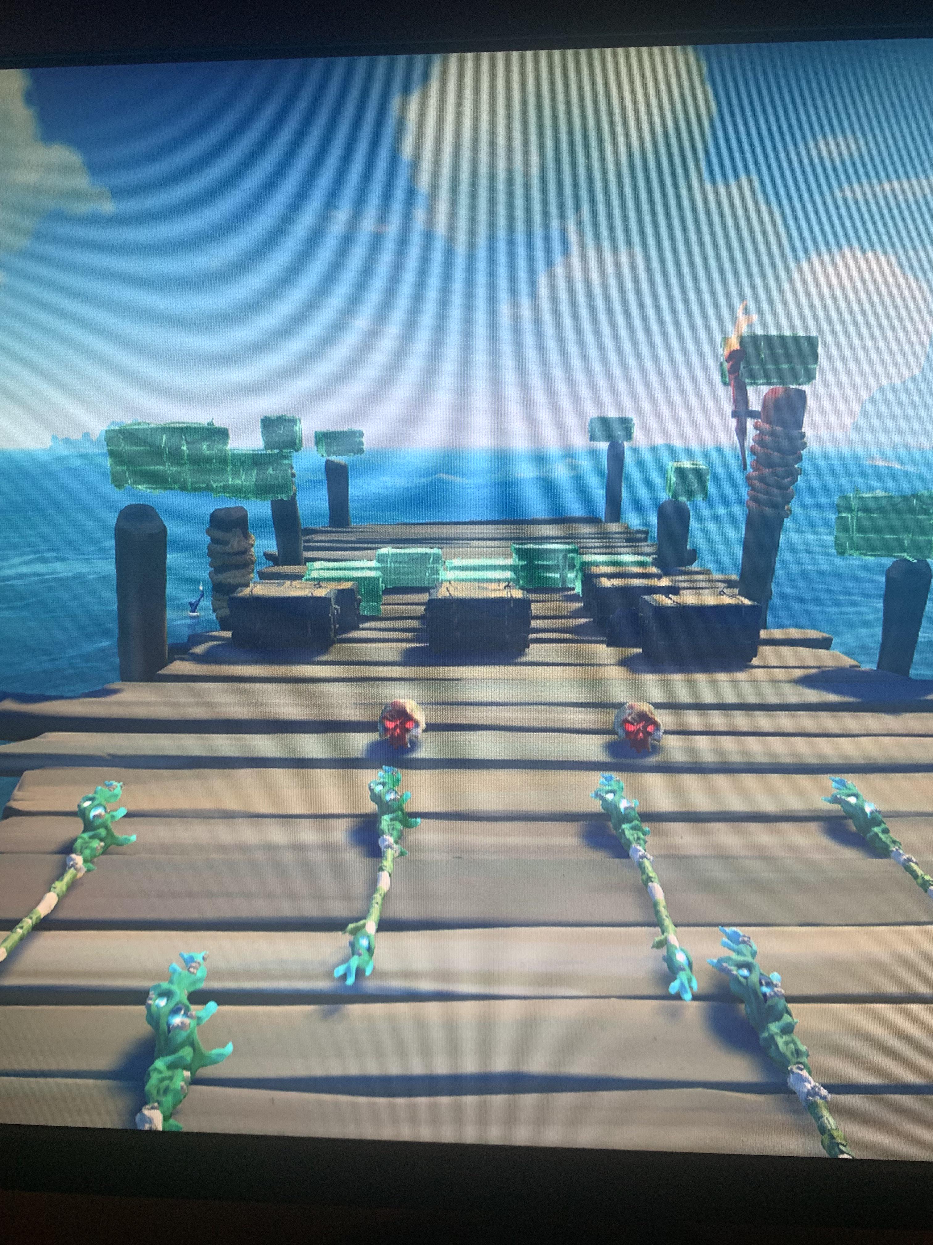 Hope someone is lucky enough to spawn Plunder right now! Seaofthieves