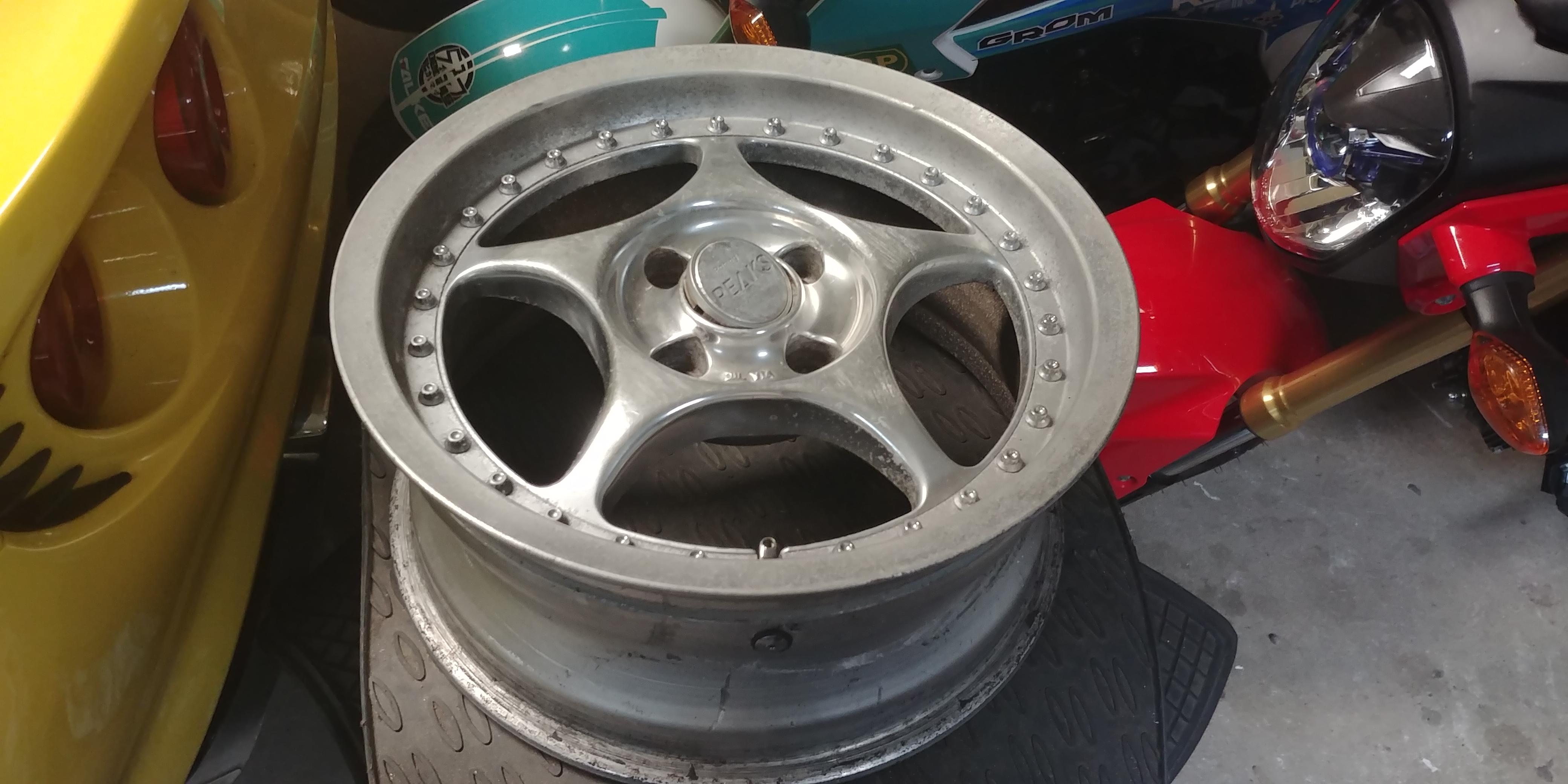 Any tips to polish split wheels with the face on? I removed the screws