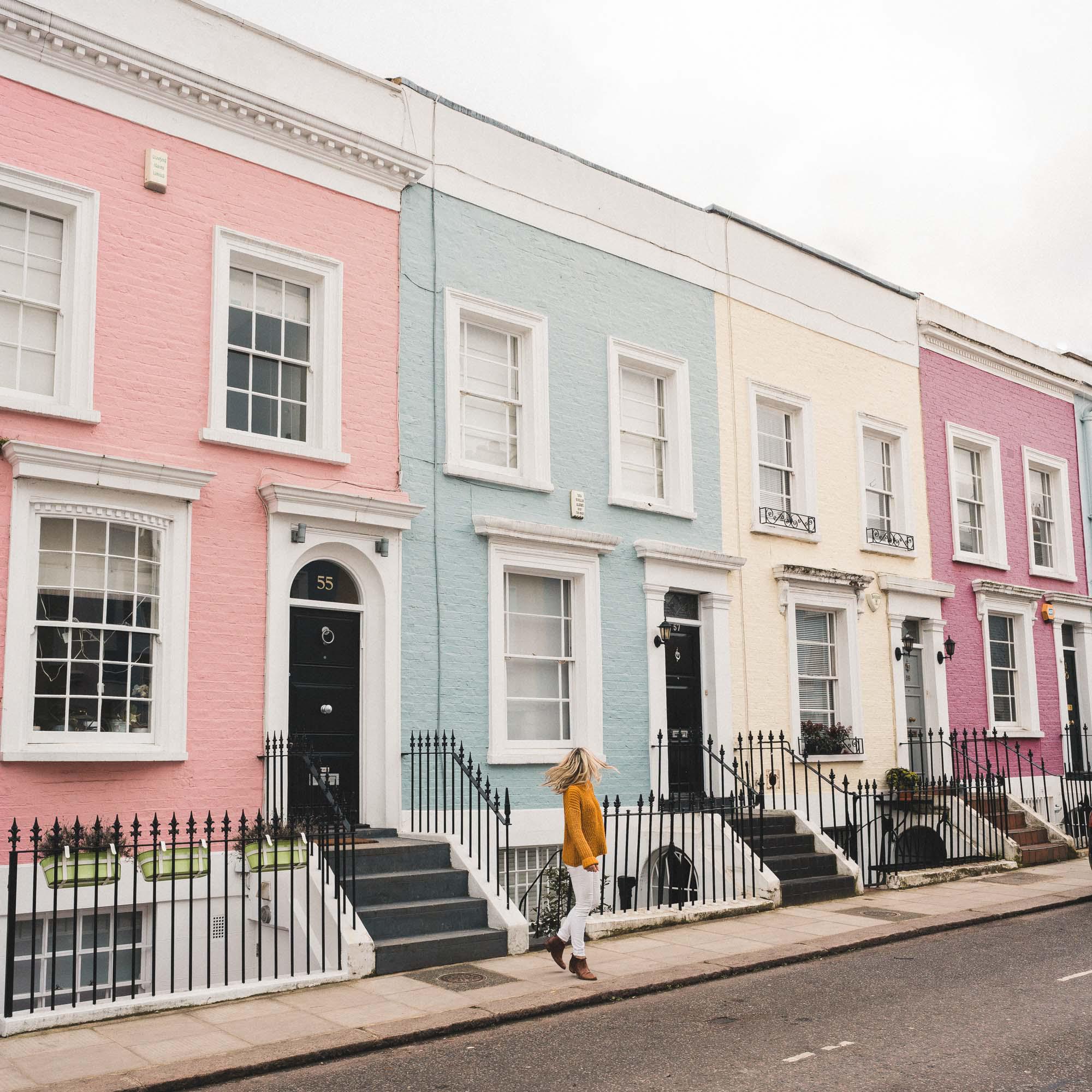The pastel houses of Notting Hill London r/AccidentalWesAnderson