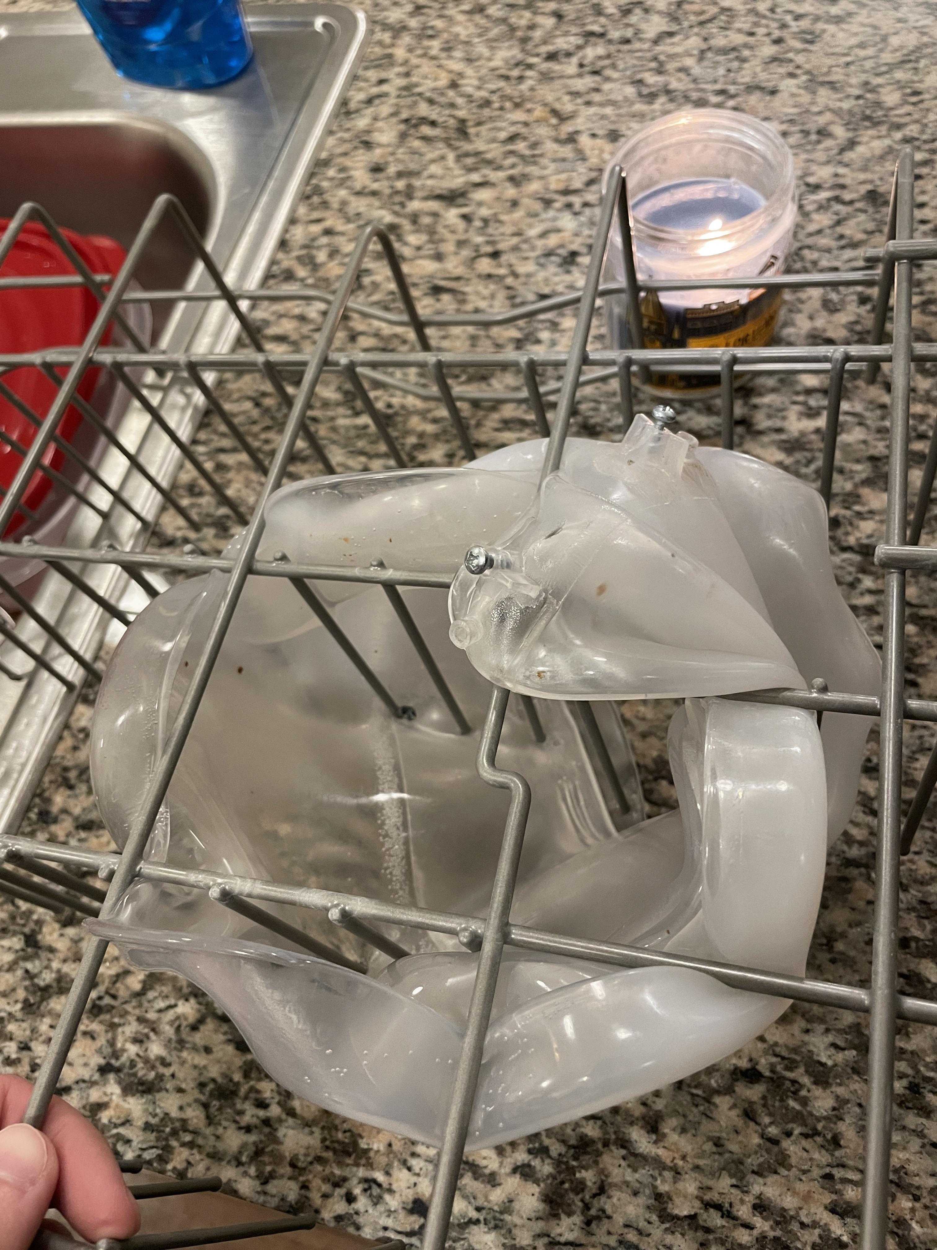 Ran the dishwasher at my new place. This was a blender r/Wellthatsucks