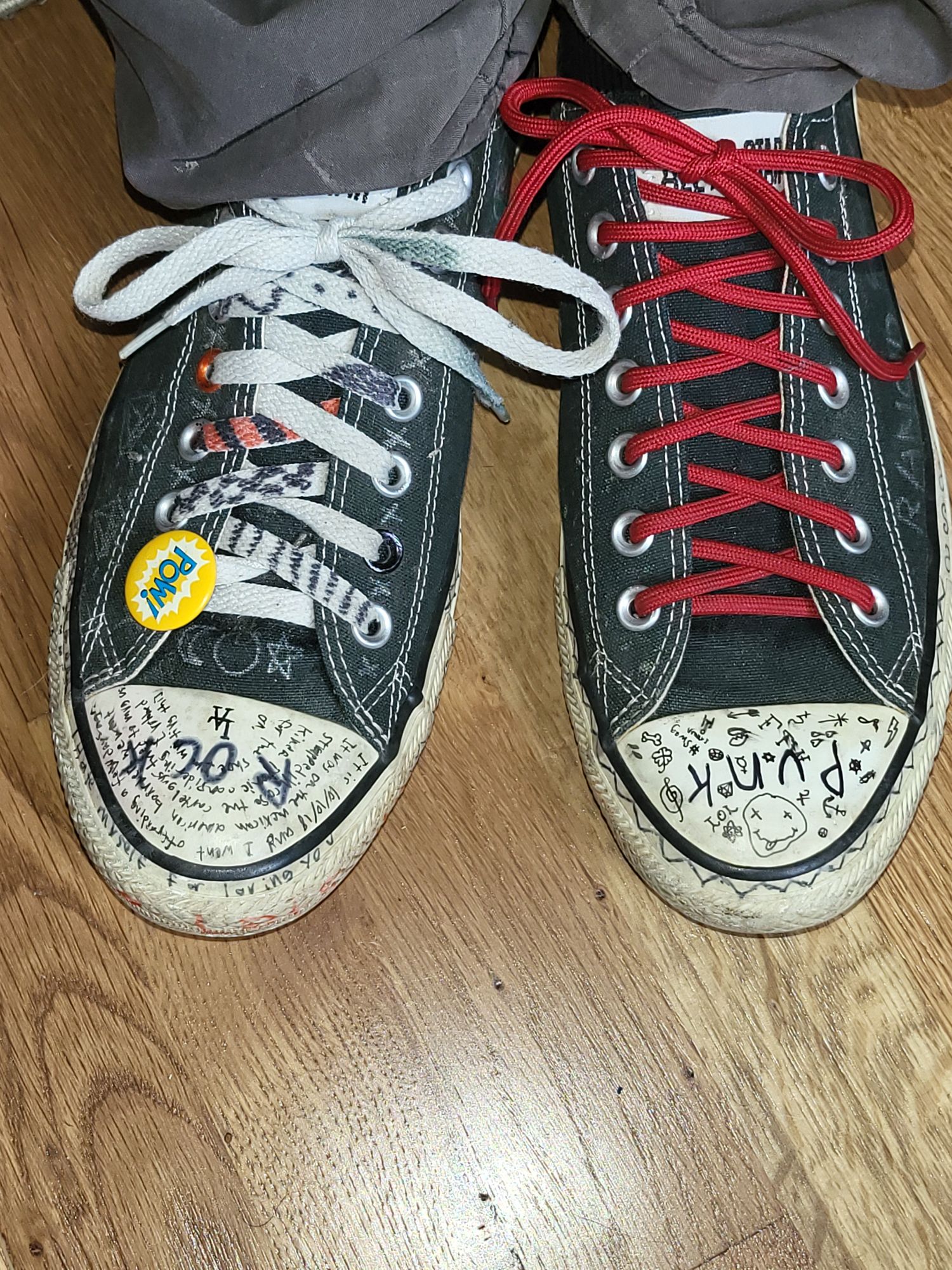 Drawing random stuff on your Converse in the middle of class r/nostalgia