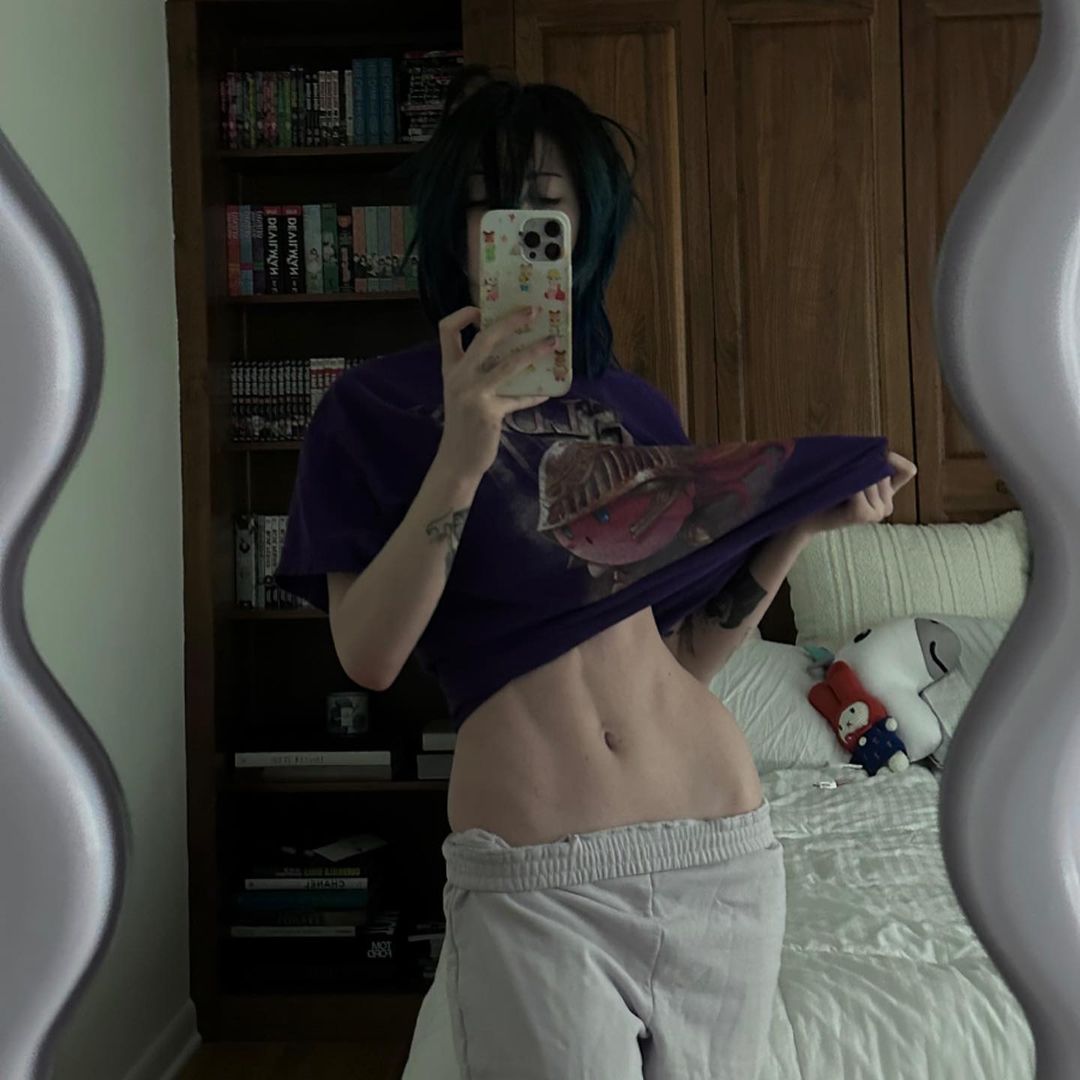 cinnanoe got a great midriff : midriff