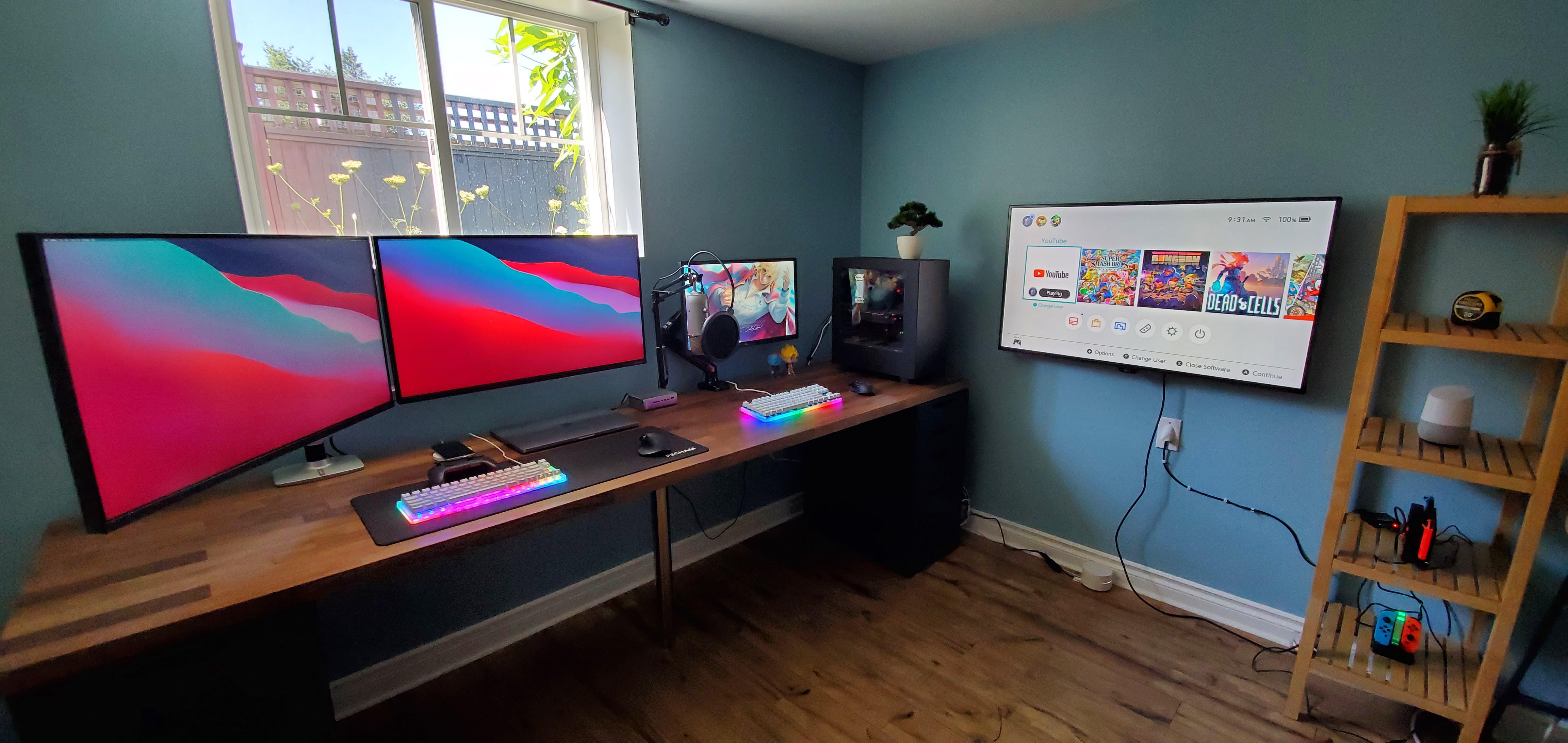 A setup for working and a setup for gaming! Another desk pad is coming