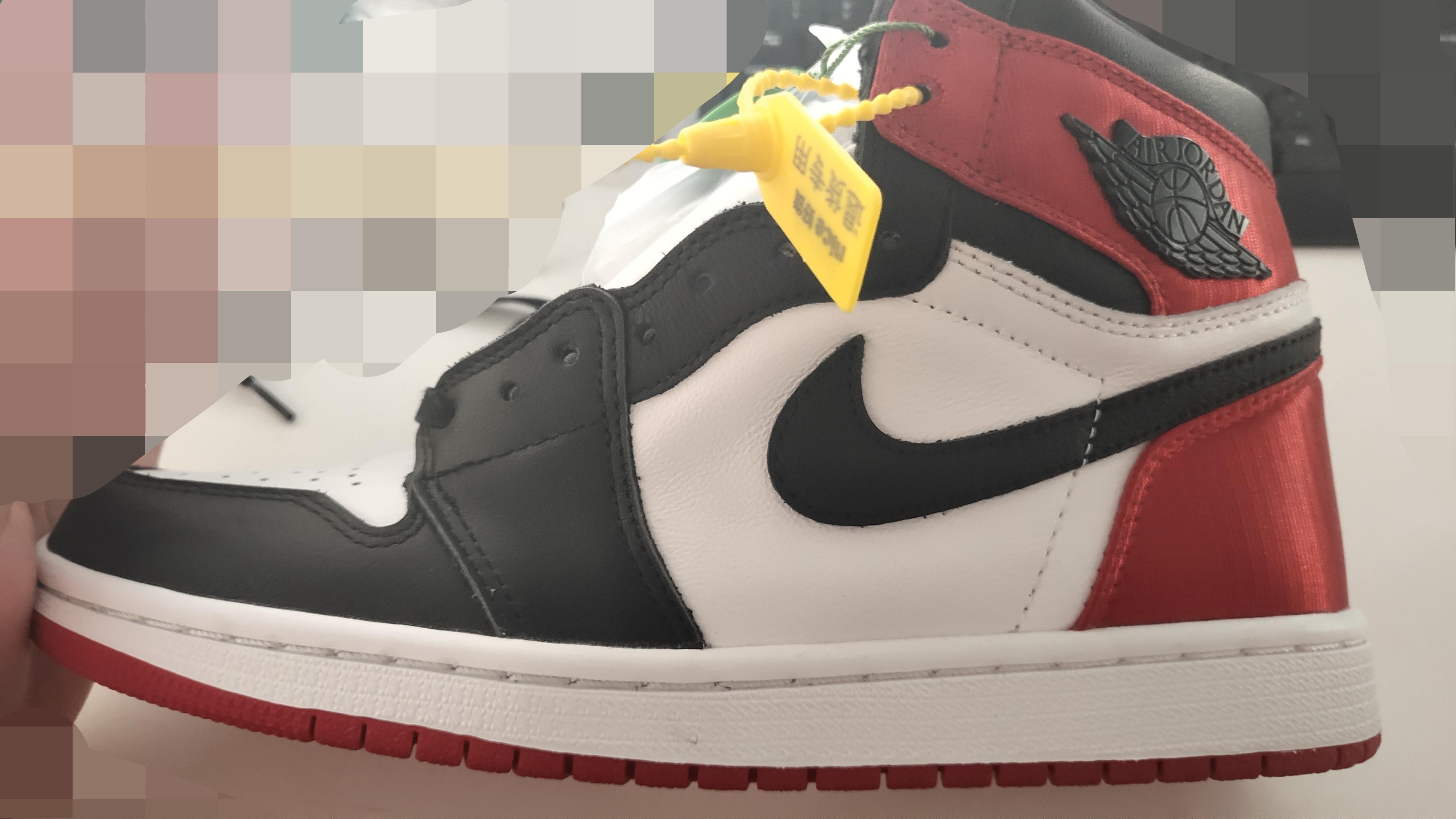 Got scammed by Stockx and got two pairs of fake shoes r/stockx