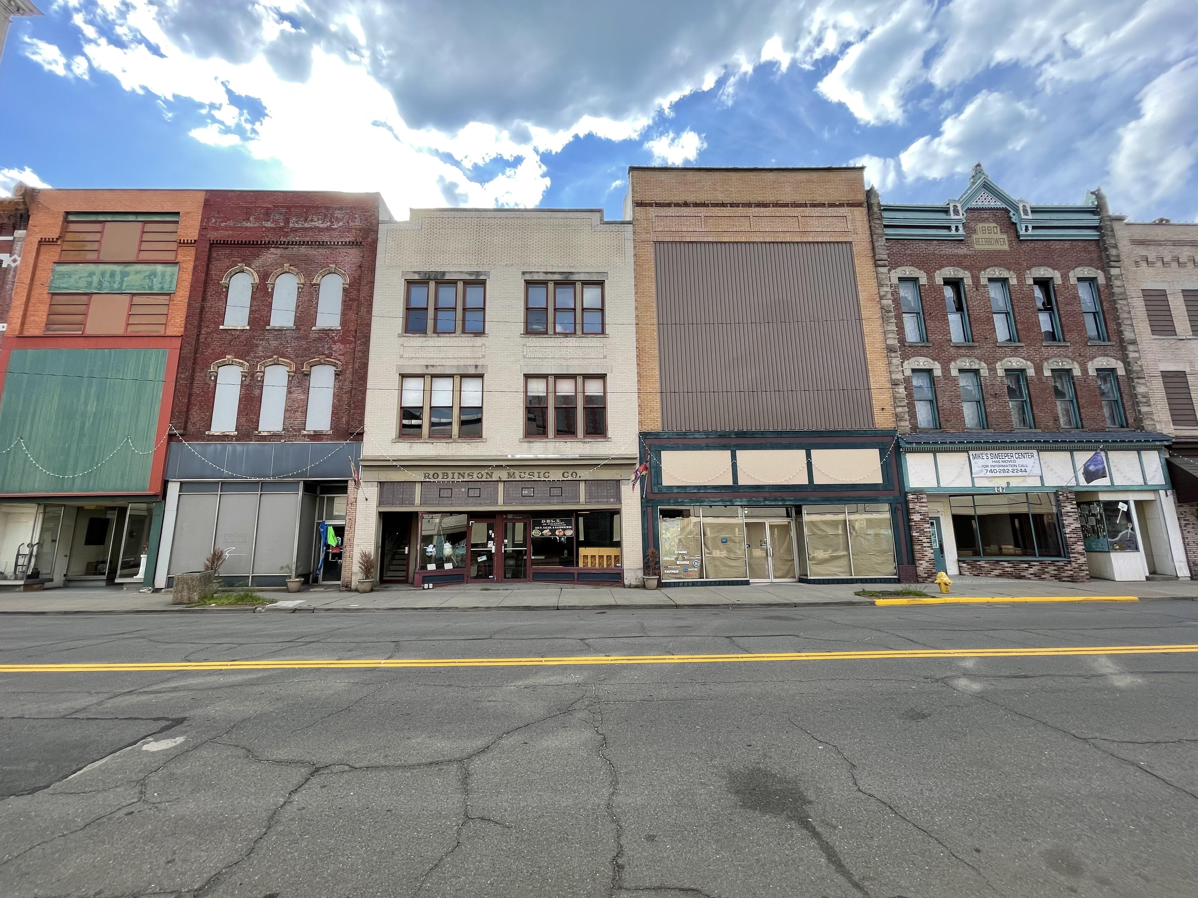 Abandoned 4th Street, Steubenville, Ohio 2021 r/AbandonedPorn