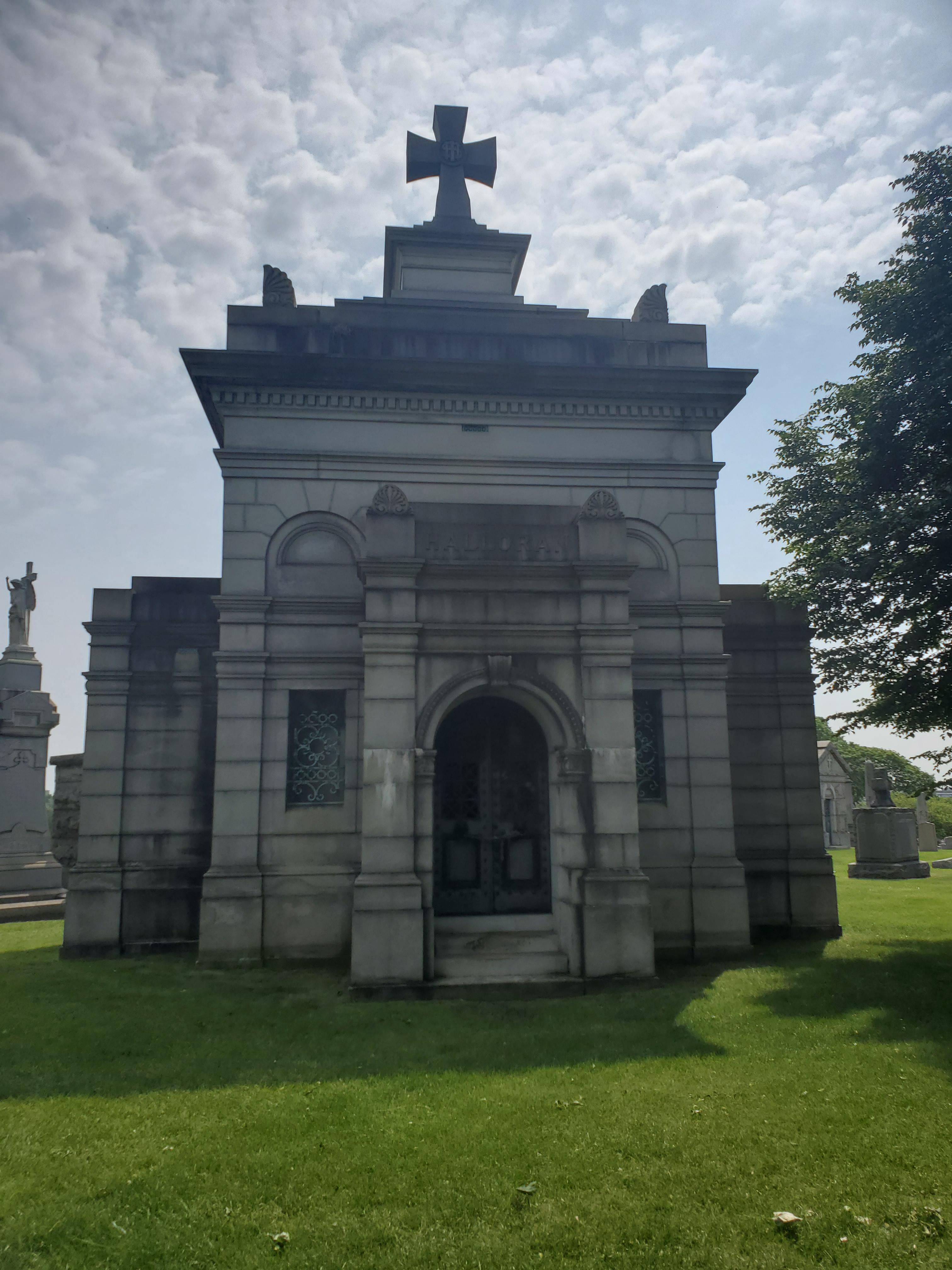 Calvary Cemetery Queens, New York r/CemeteryPorn