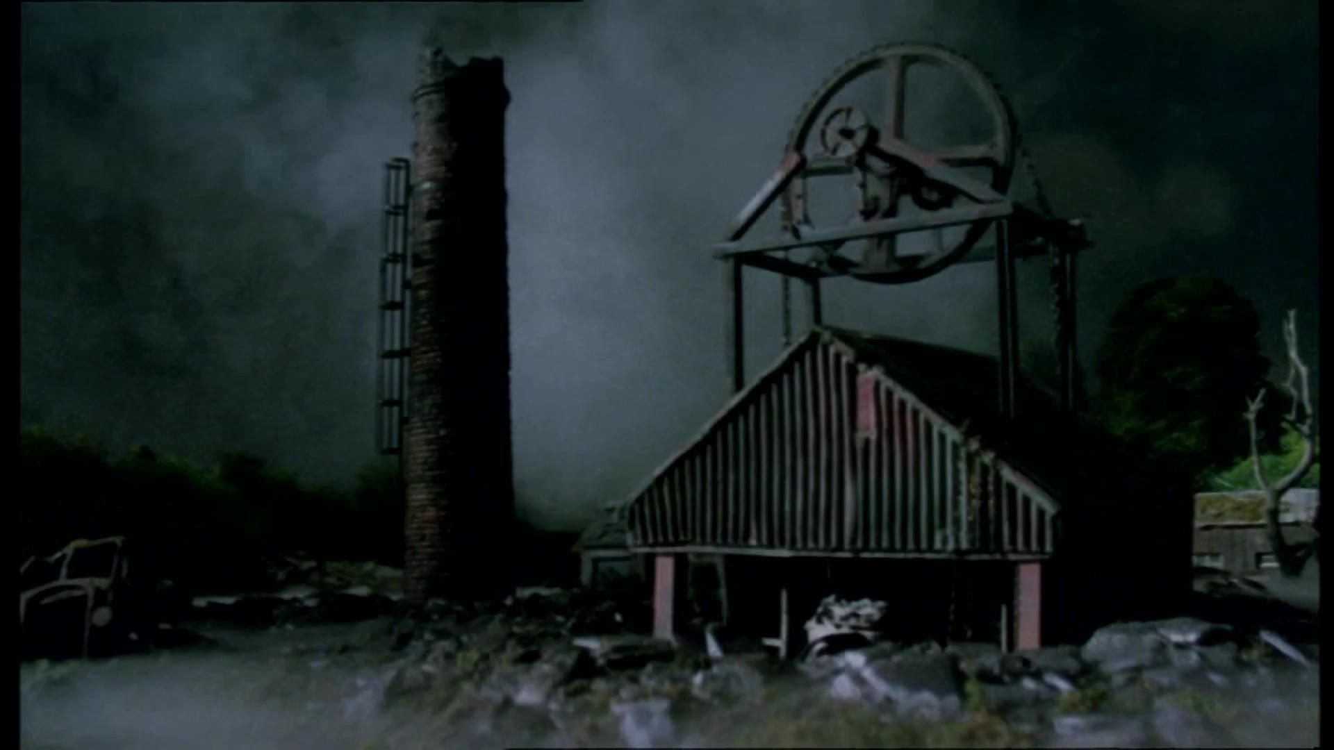 Can anyone here identify the type of power plant this is, please? r