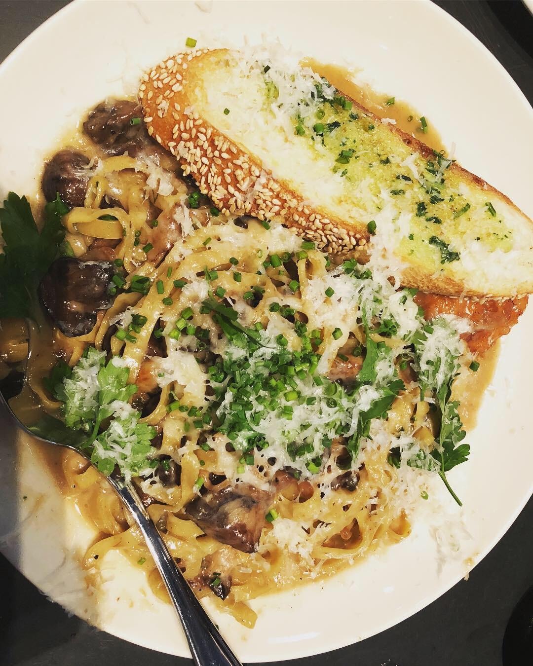 [I Ate] Chicken Marsala with garlic bread r/food