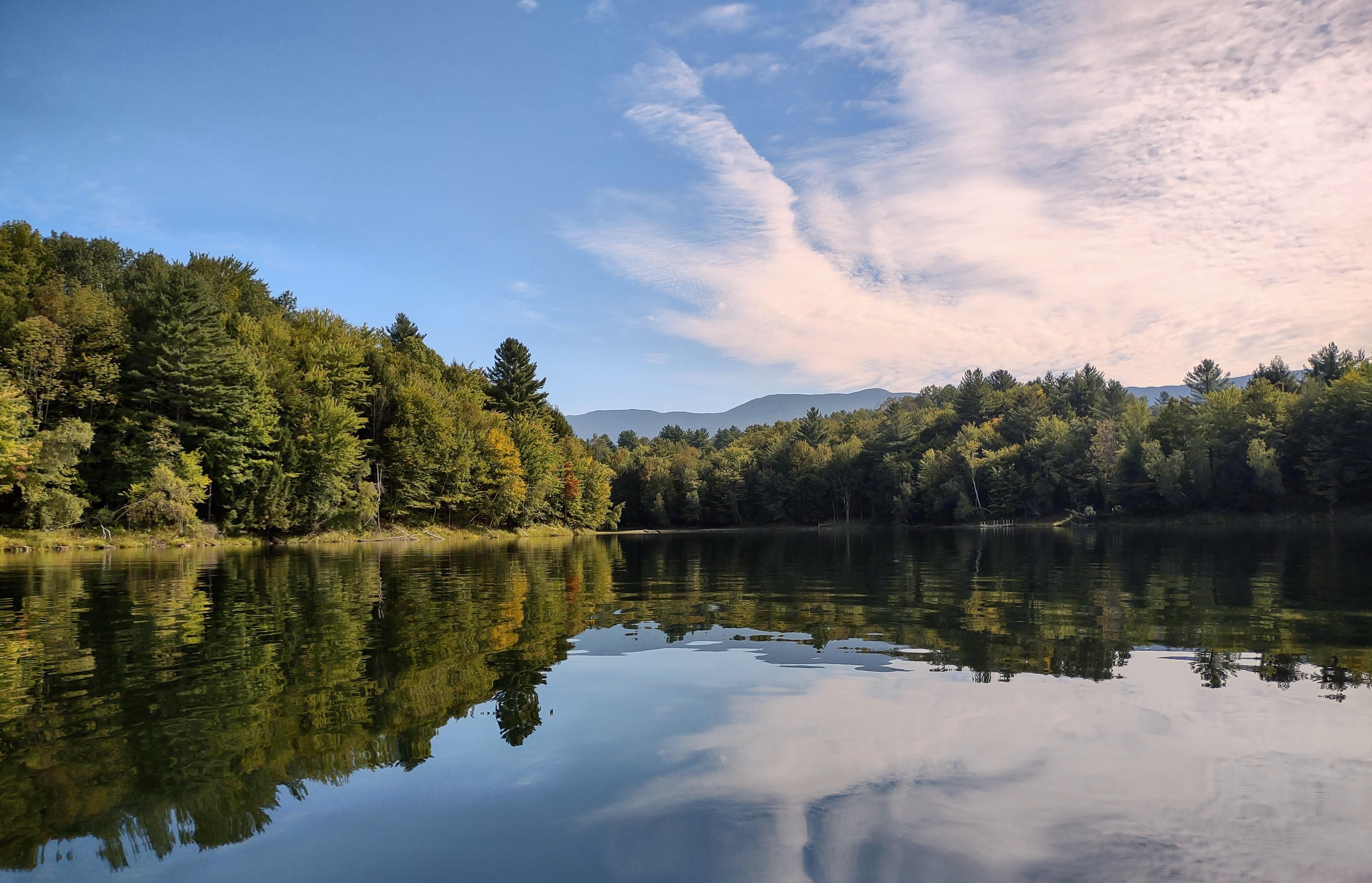 Waterbury Reservoir, Vermont, USA r/MostBeautiful