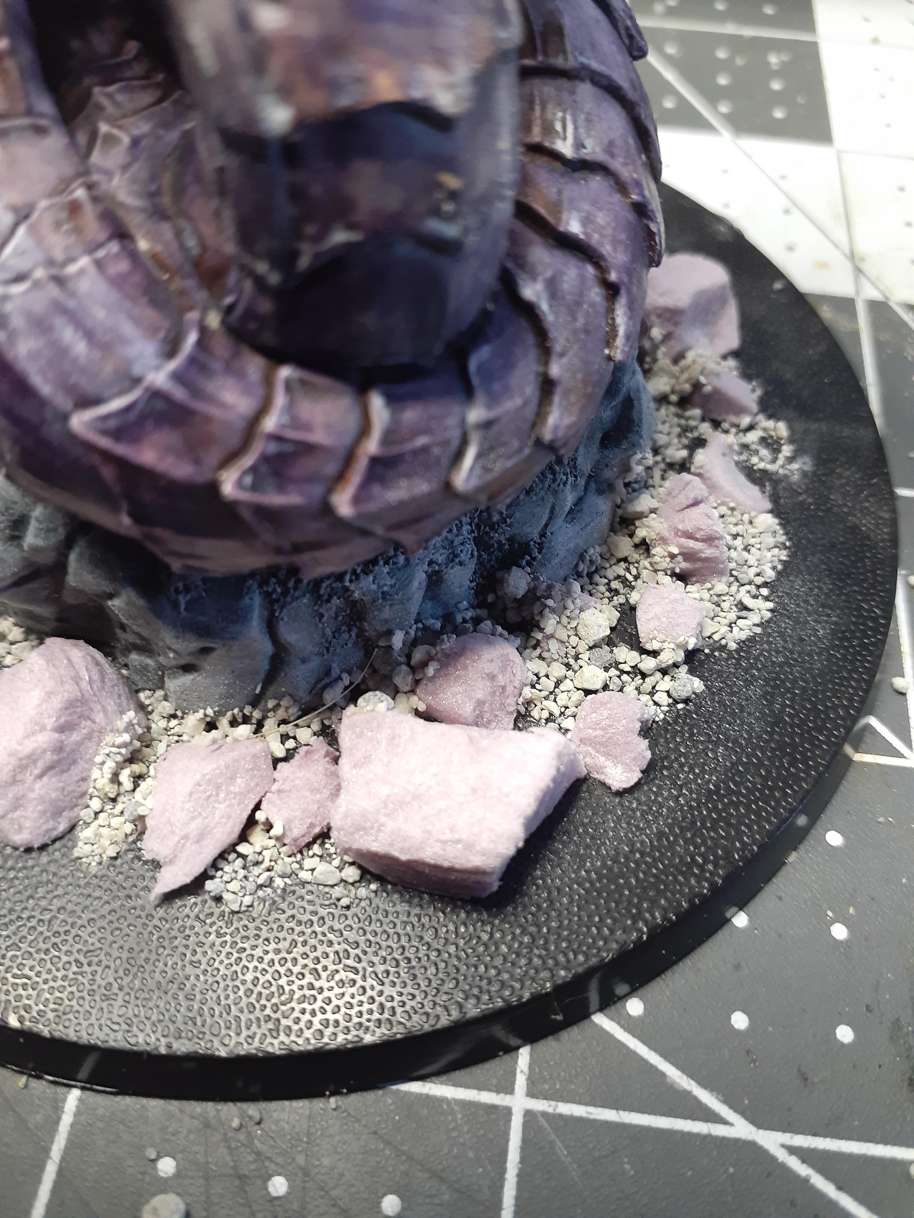 What type of glue you that's best for keeping sand, small