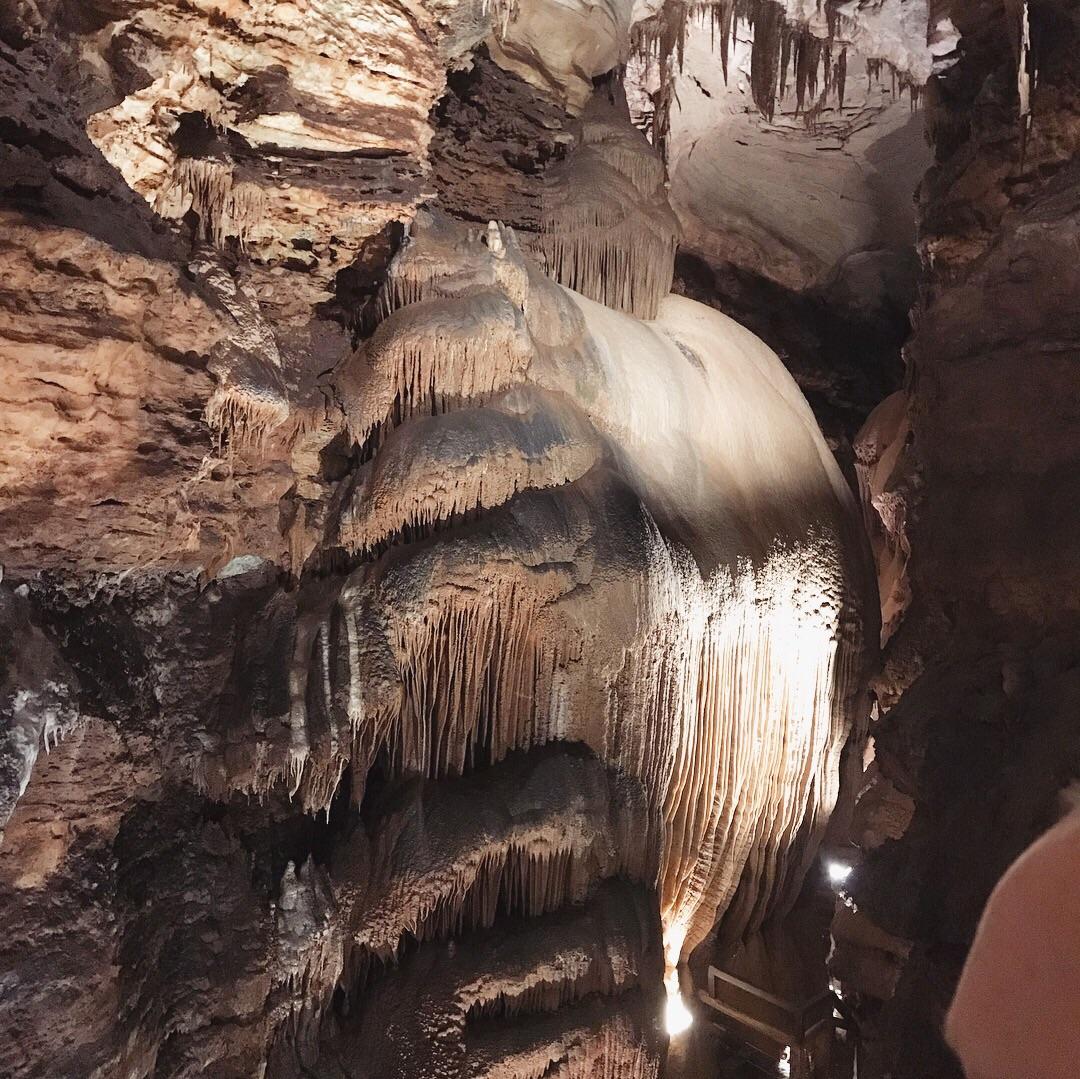 🔥 Cave in Missouri 🔥 r/NatureIsFuckingLit
