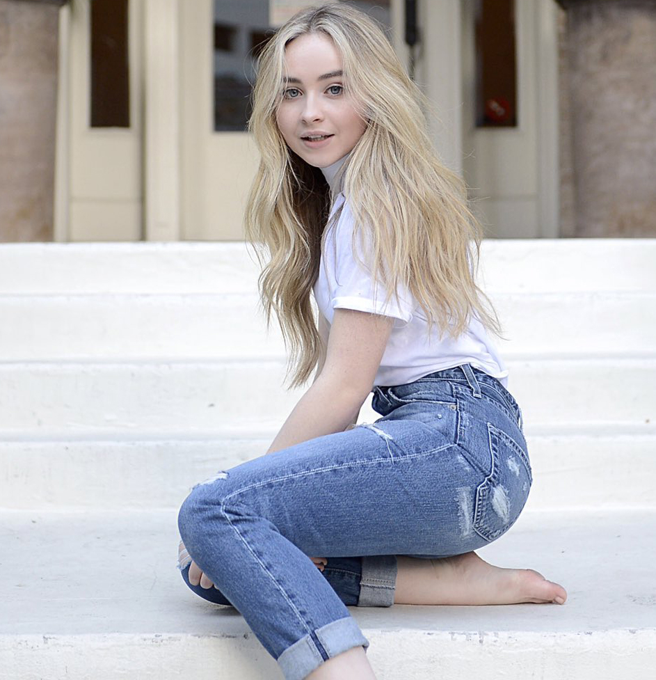 Sabrina Carpenter Jeans / Sabrina Carpenter Meet Greets Mirrored Media - (ap images) when
