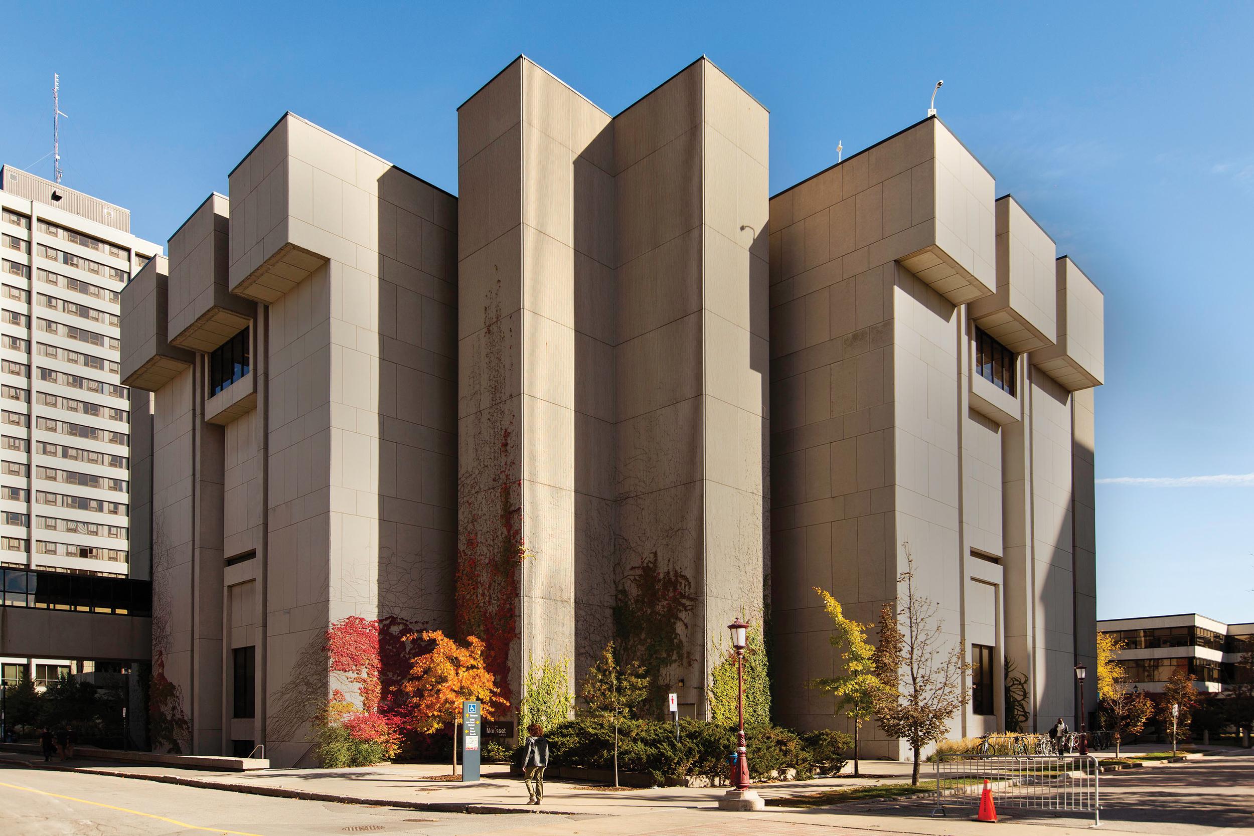 University of Ottawa library, Ontario, Canada, 1975. r/brutalism