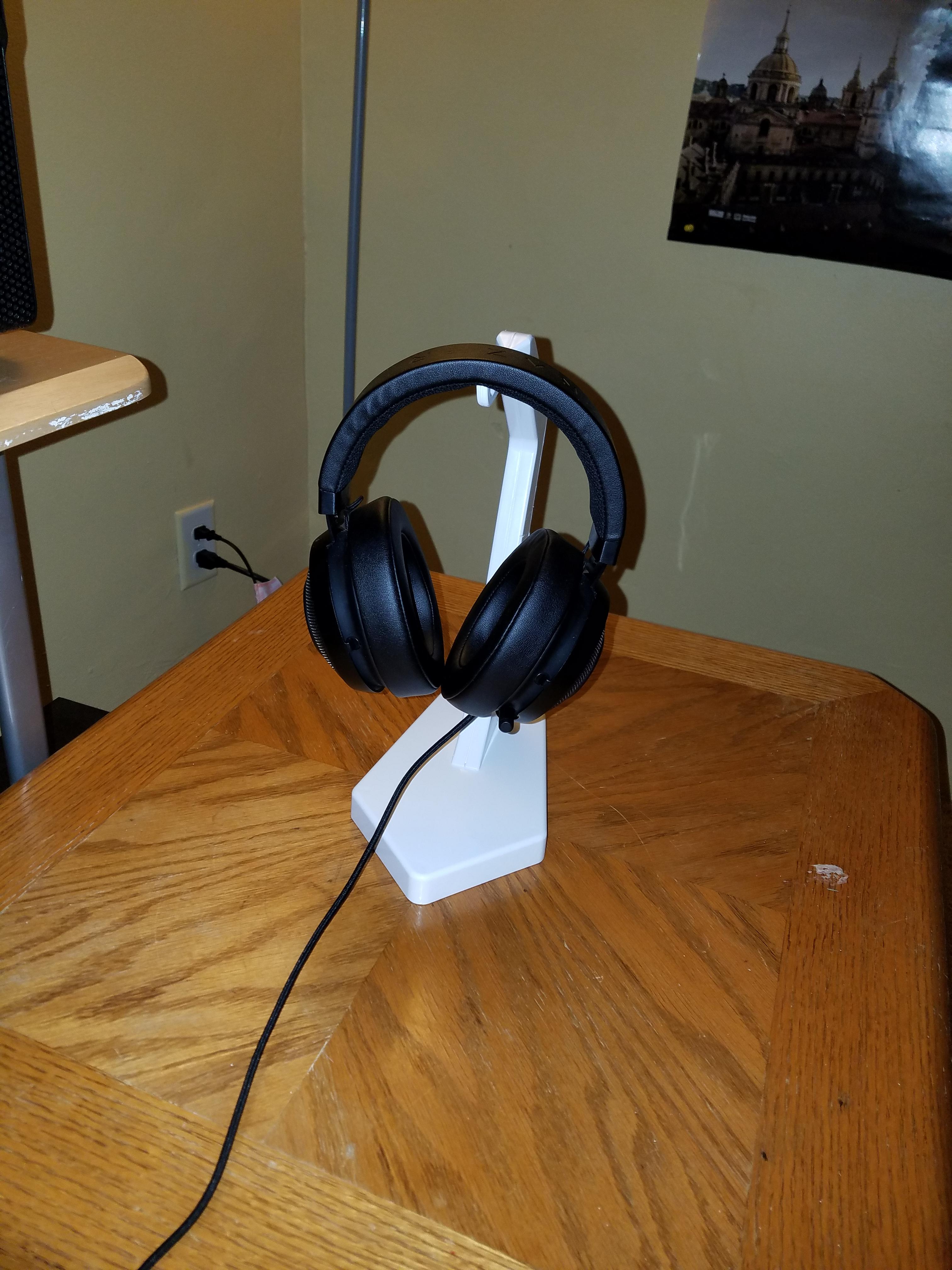 Banana stand makes a good headphone stand r/pcmasterrace