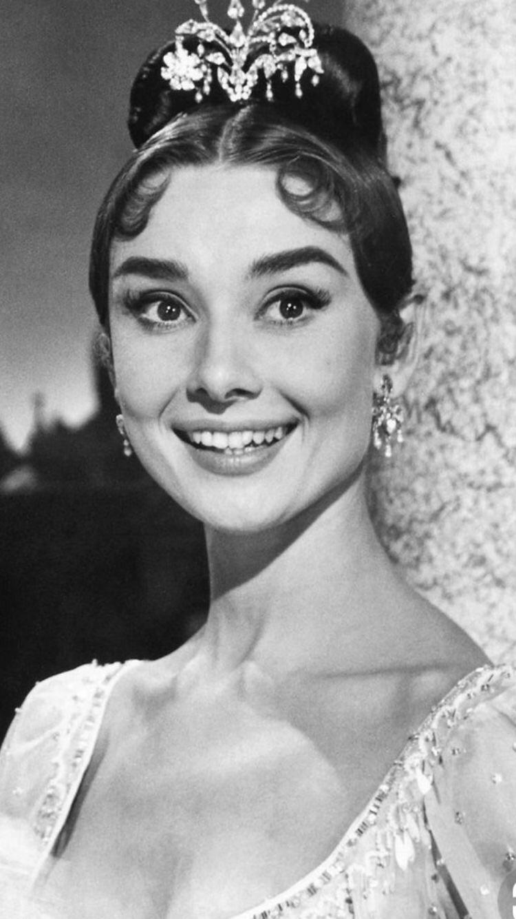 🔞War and Peace | Audrey Hepburn NUDE | | CelebrityNakeds.com