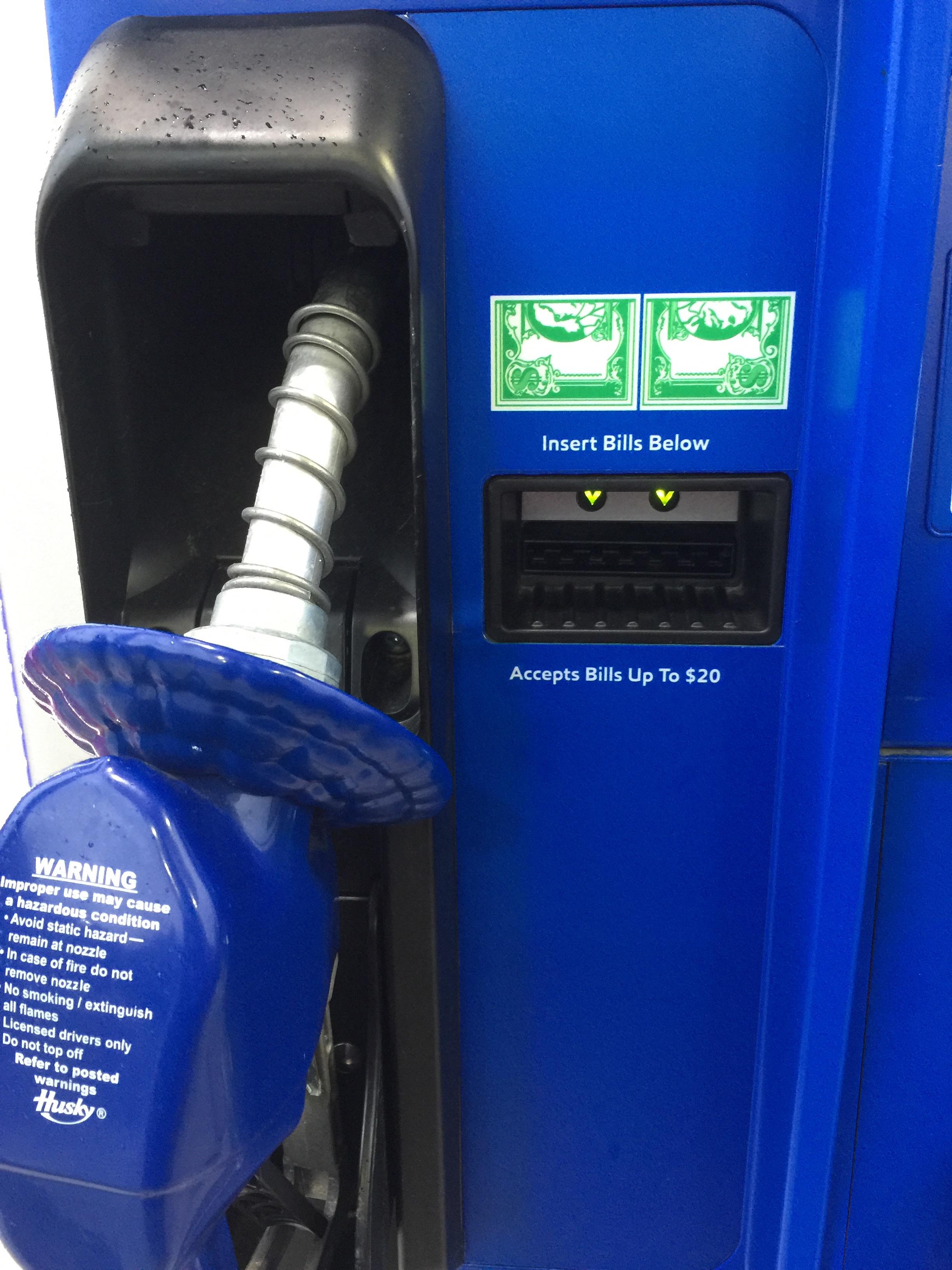 This gas pump that takes cash : r/mildlyinteresting