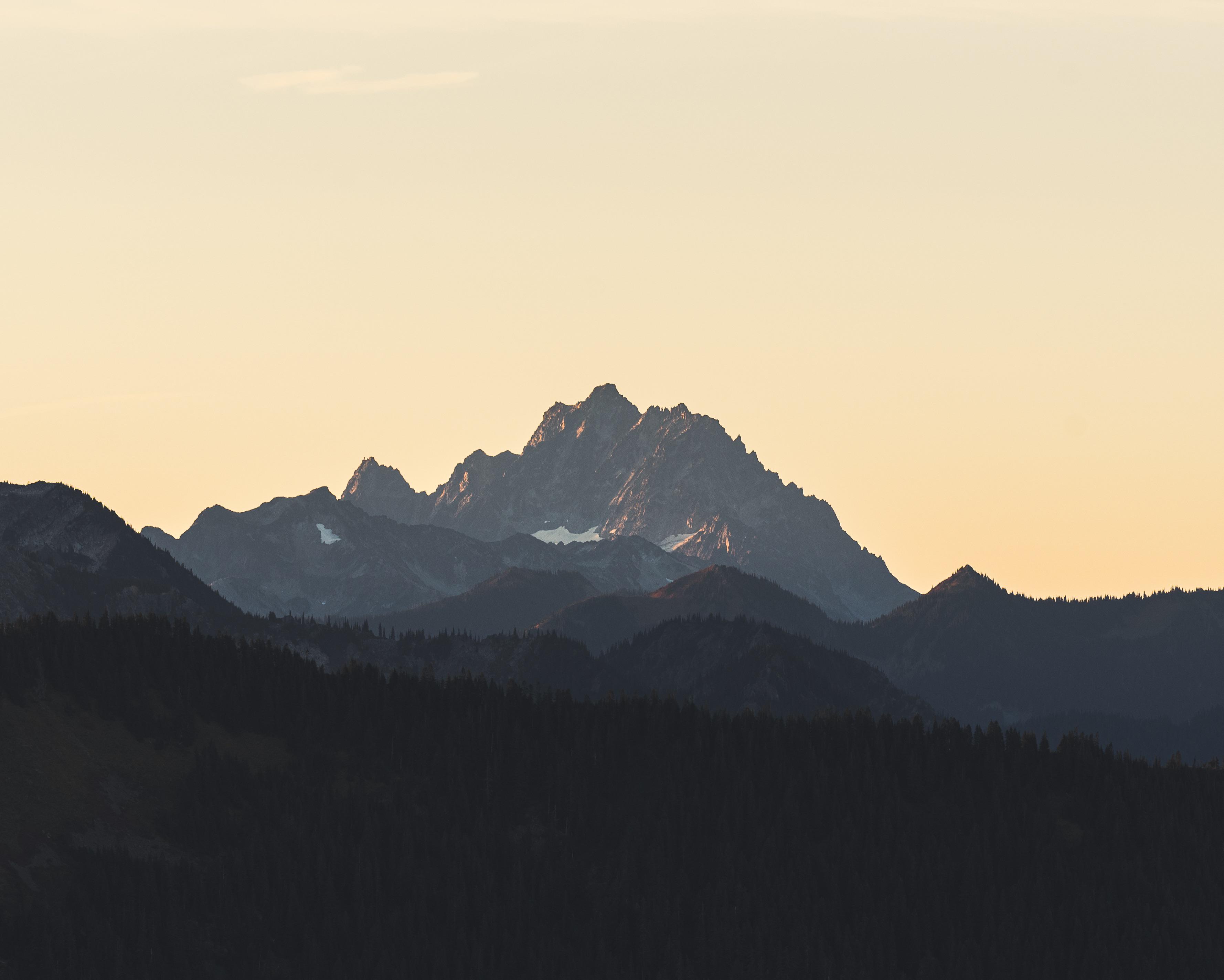 Views from a sunrise hike at Mount McCausland r/PNWhiking