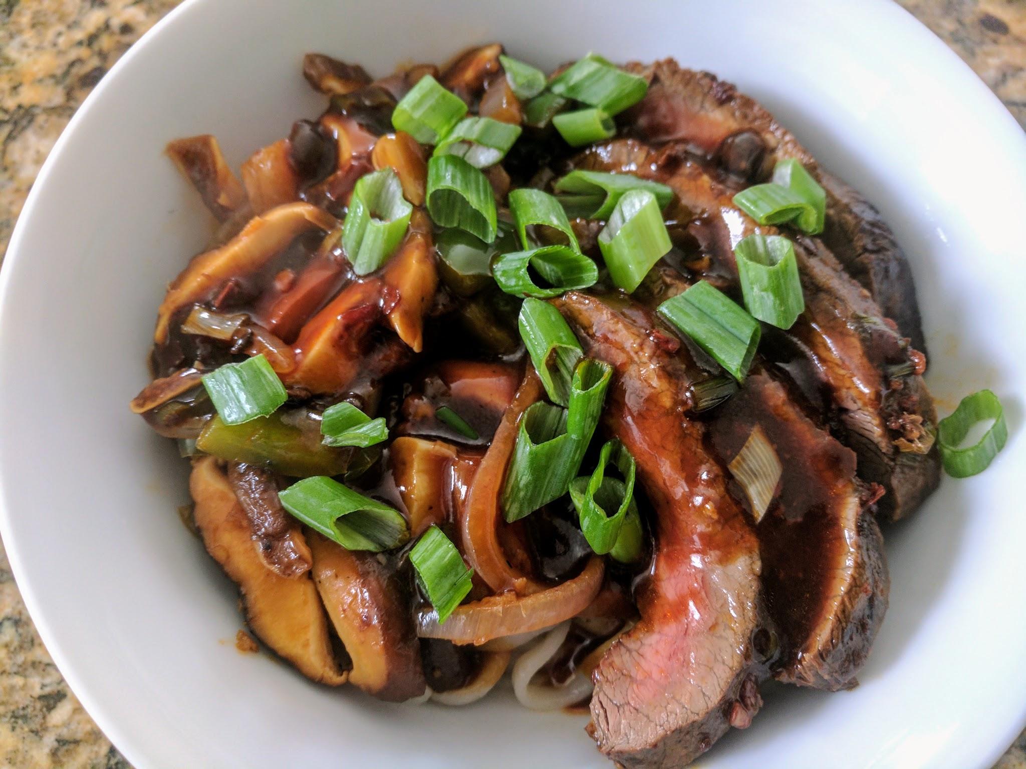 [Homemade] Asian Marinaded Skirt Steak with Stir Fried Vegetables over Udon Noodles r
