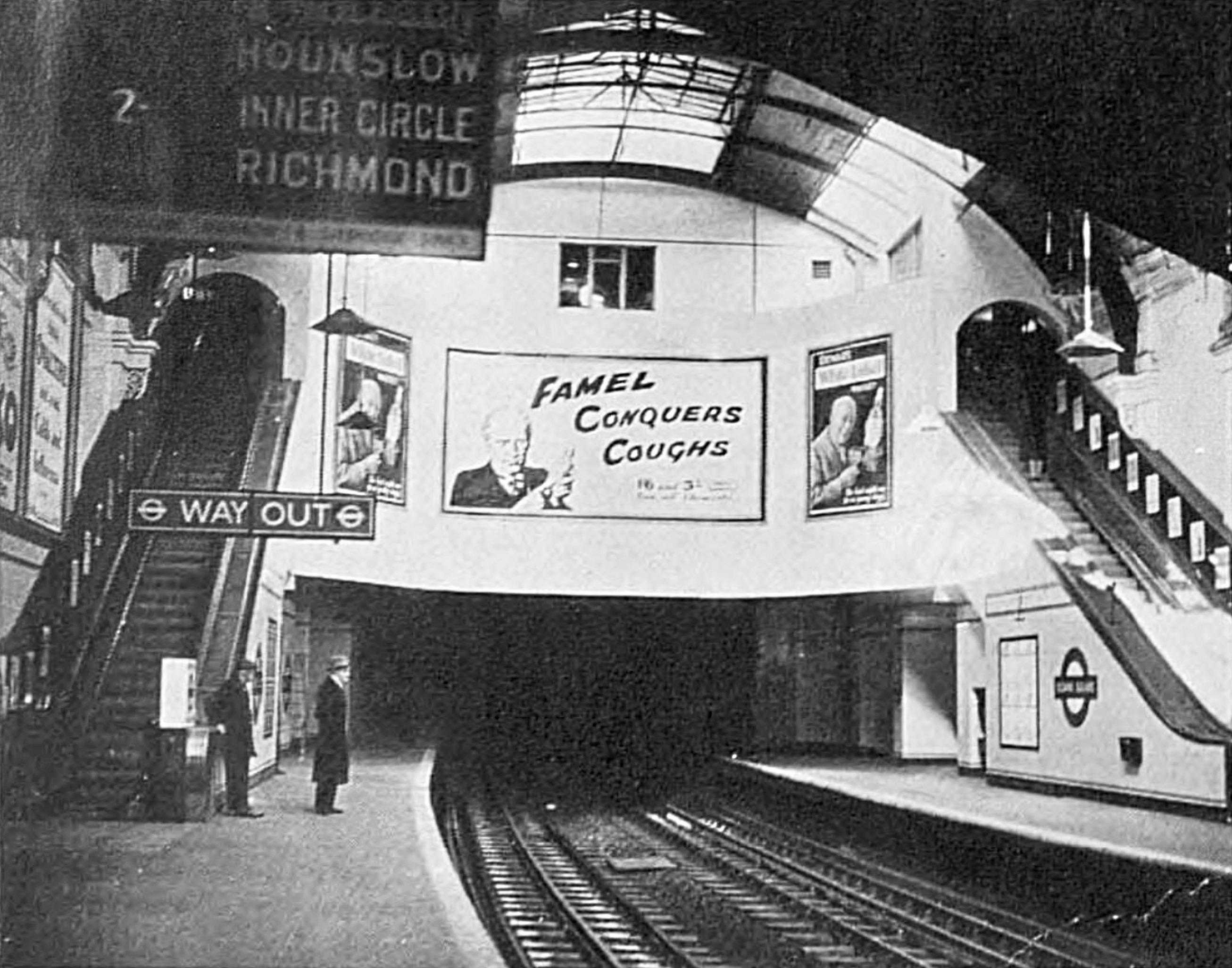 Sloane Square Station, April 1940 r/london